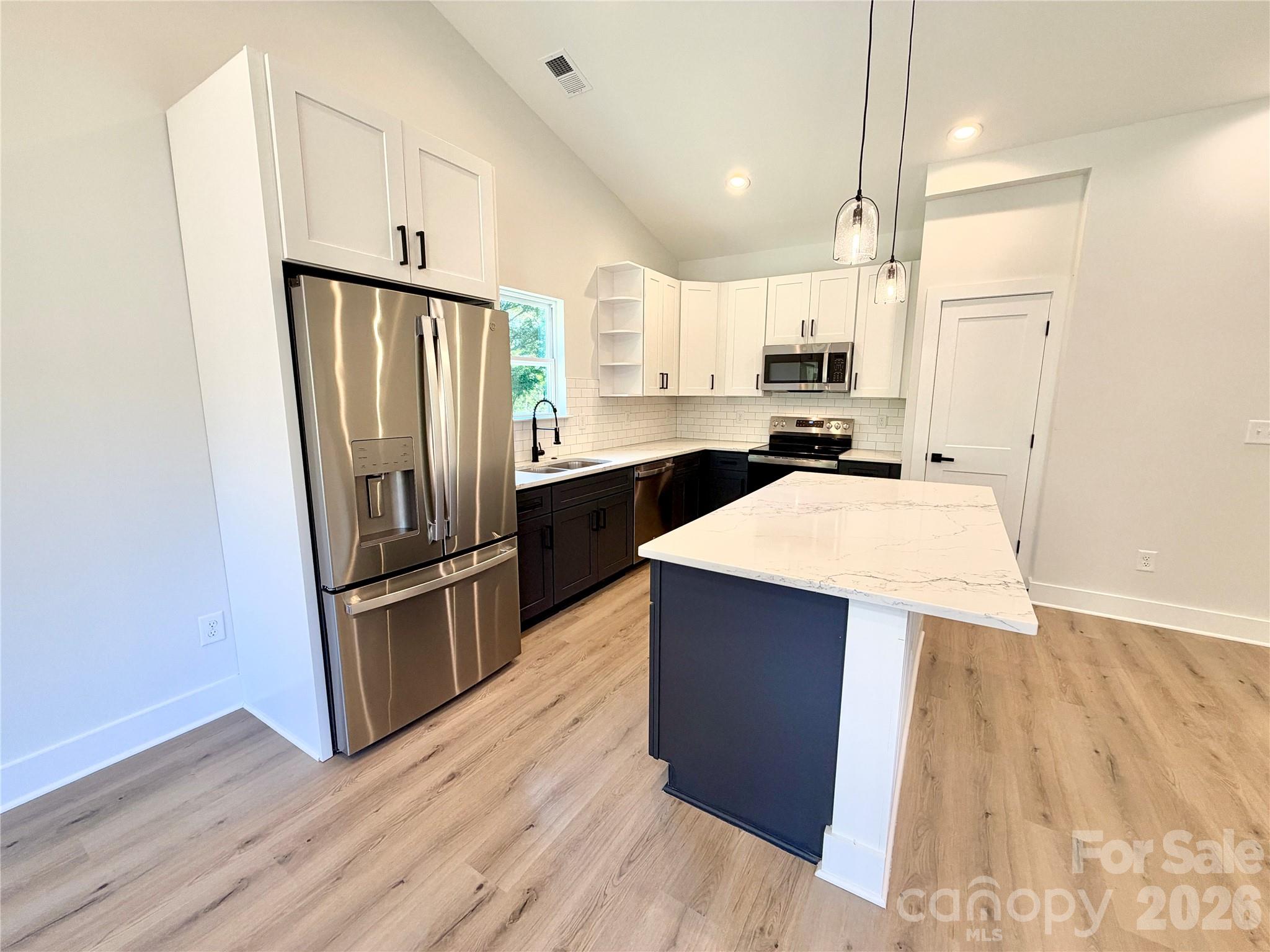 Single Family Residence at 610 E Robinson Street, Dallas, photo 7 of 20