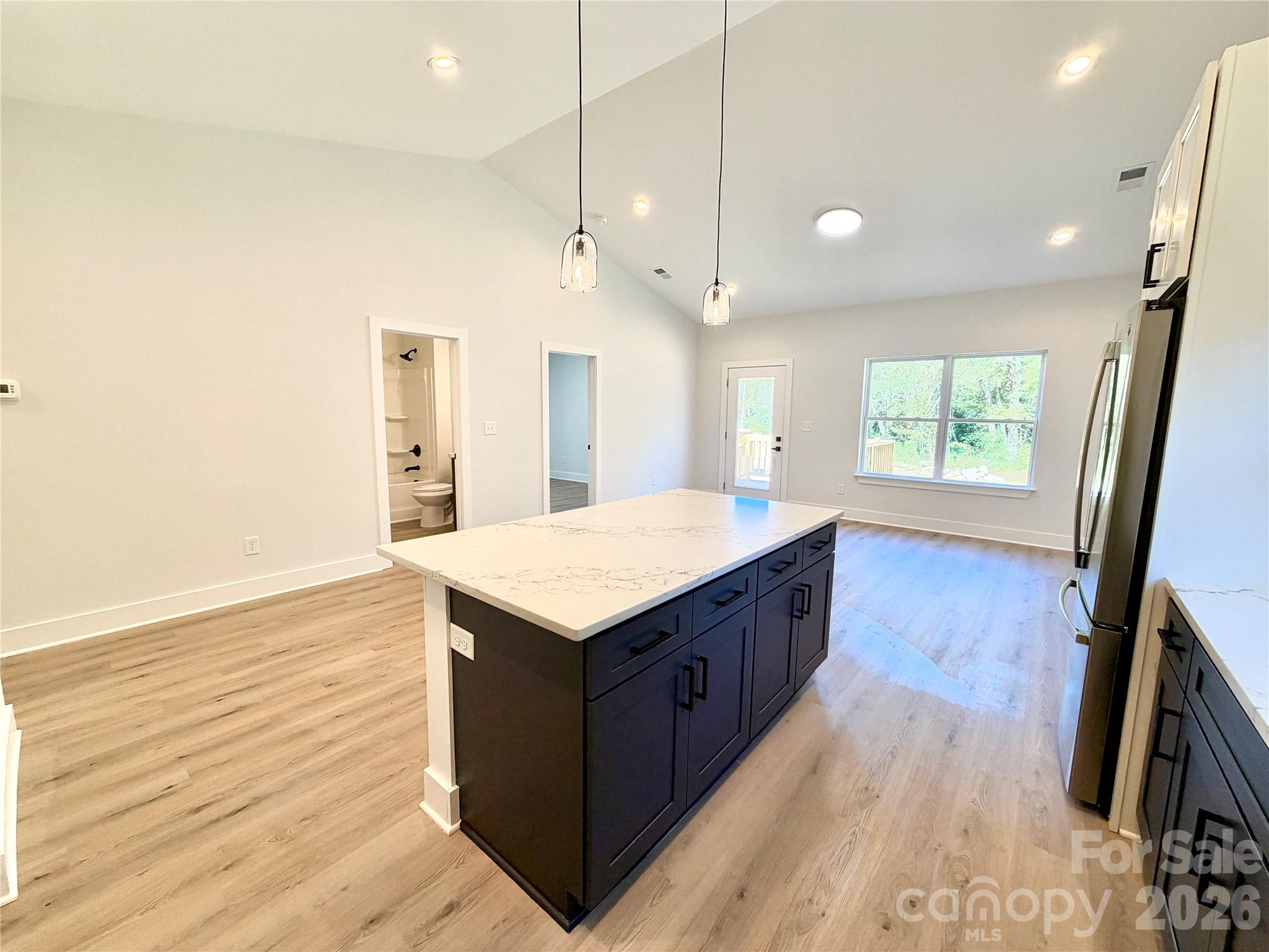 Single Family Residence at 610 E Robinson Street, Dallas, photo 8 of 20