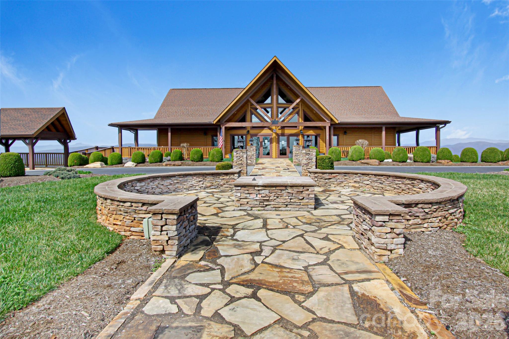 The Lodge - 5360 Dogwood Way, Lenoir