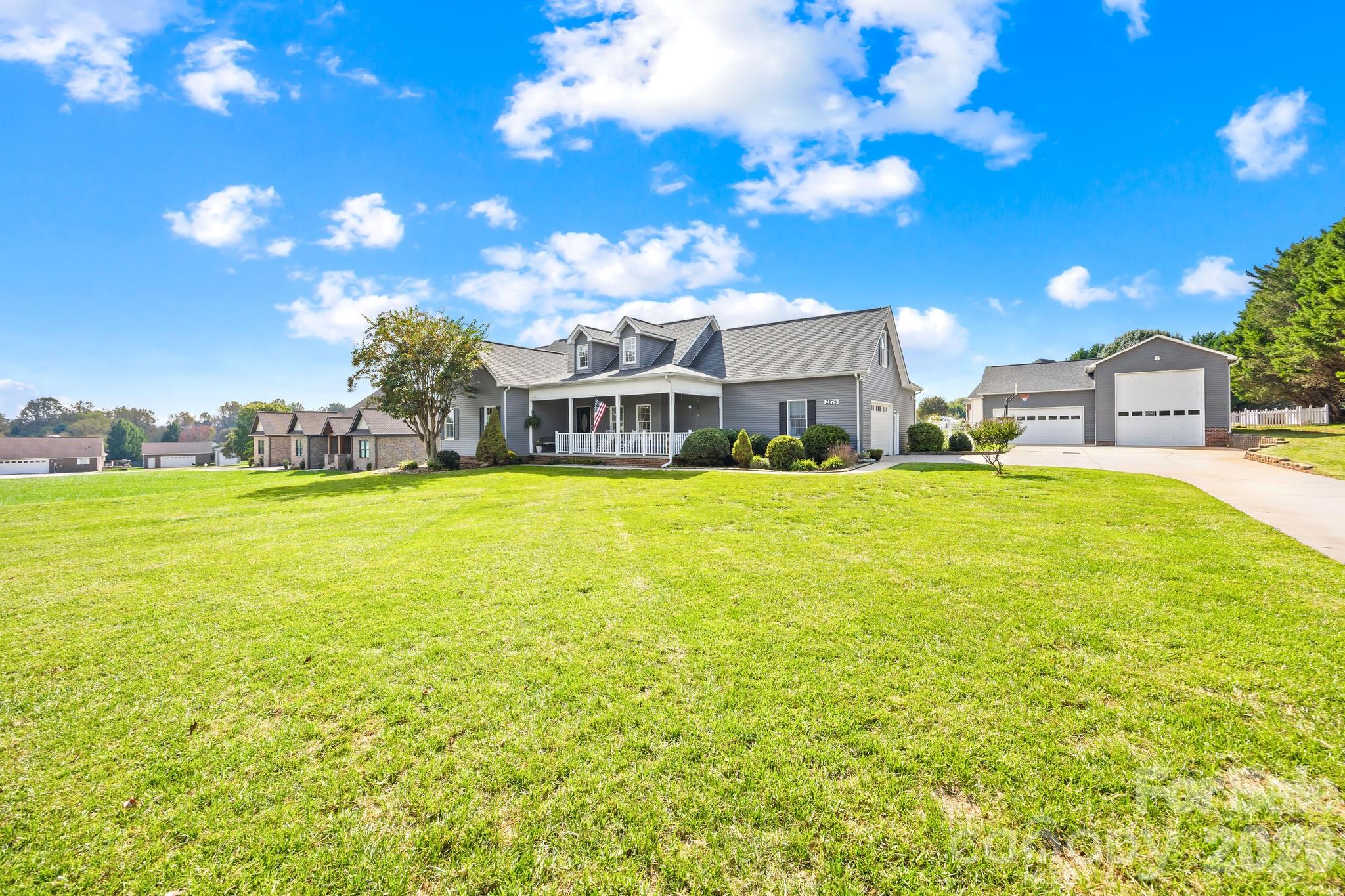 Single Family Residence at 2175 S Chipley Ford Road, Statesville, photo 9 of 47