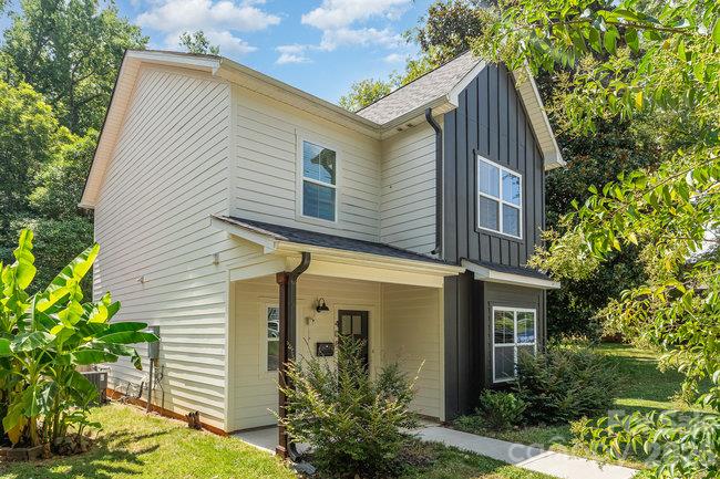 Single Family Residence at 408 Joe Louis Street, Fort Mill, photo 2 of 28