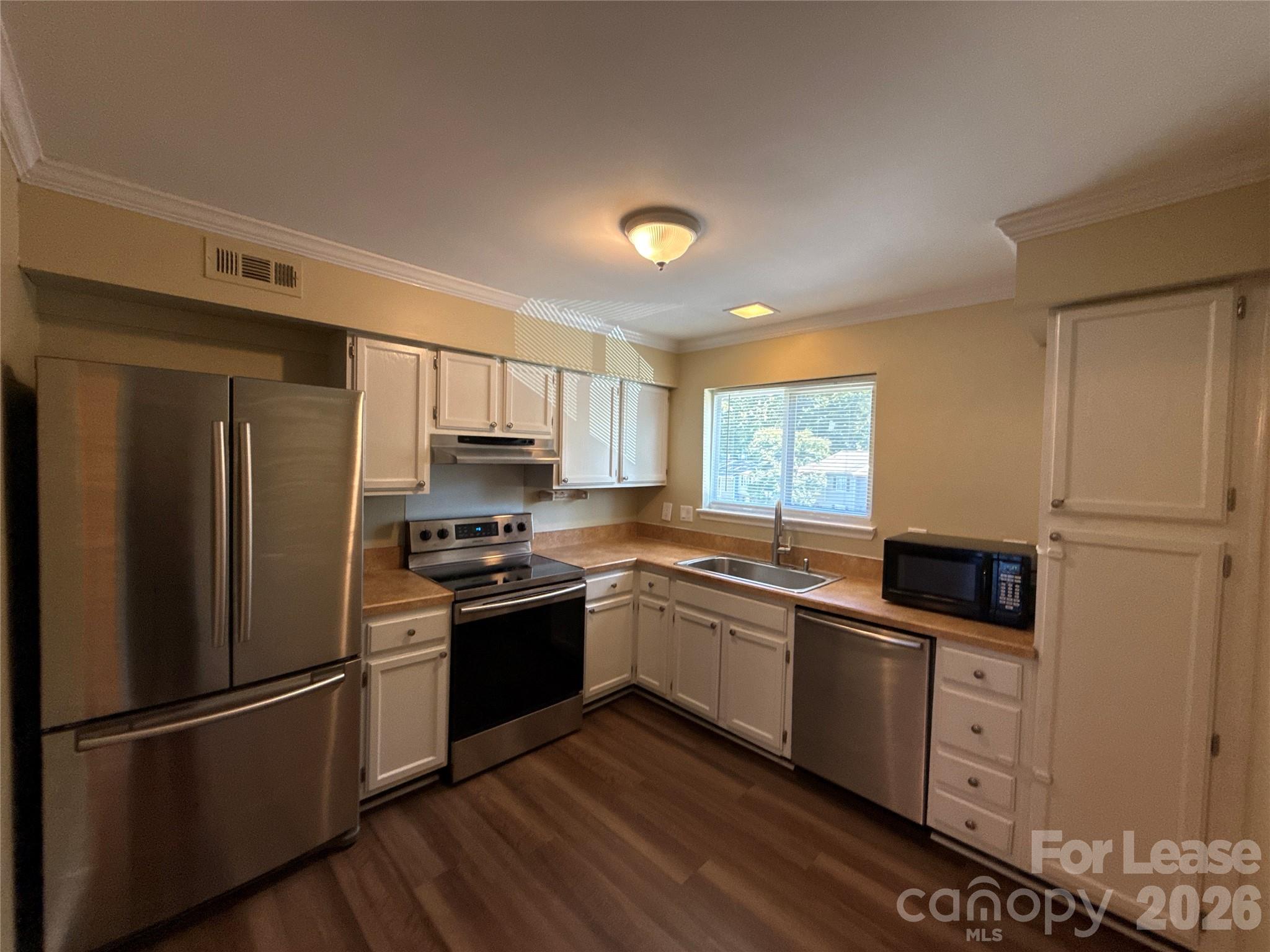 Condominium at 3240 Heathstead Place, Charlotte, photo 5 of 13