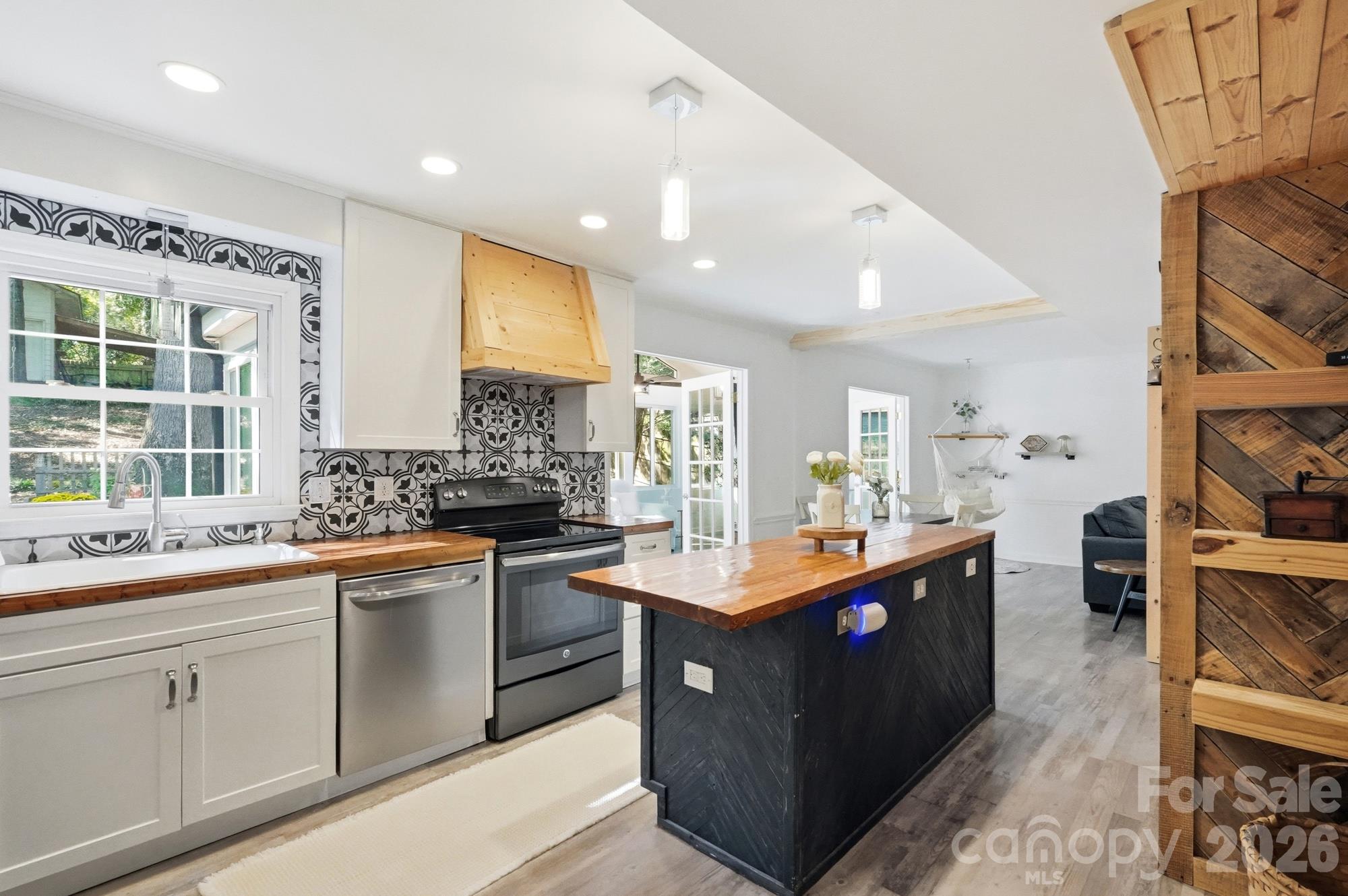 Single Family Residence at 834 Winter Wood Drive, Matthews, photo 11 of 45