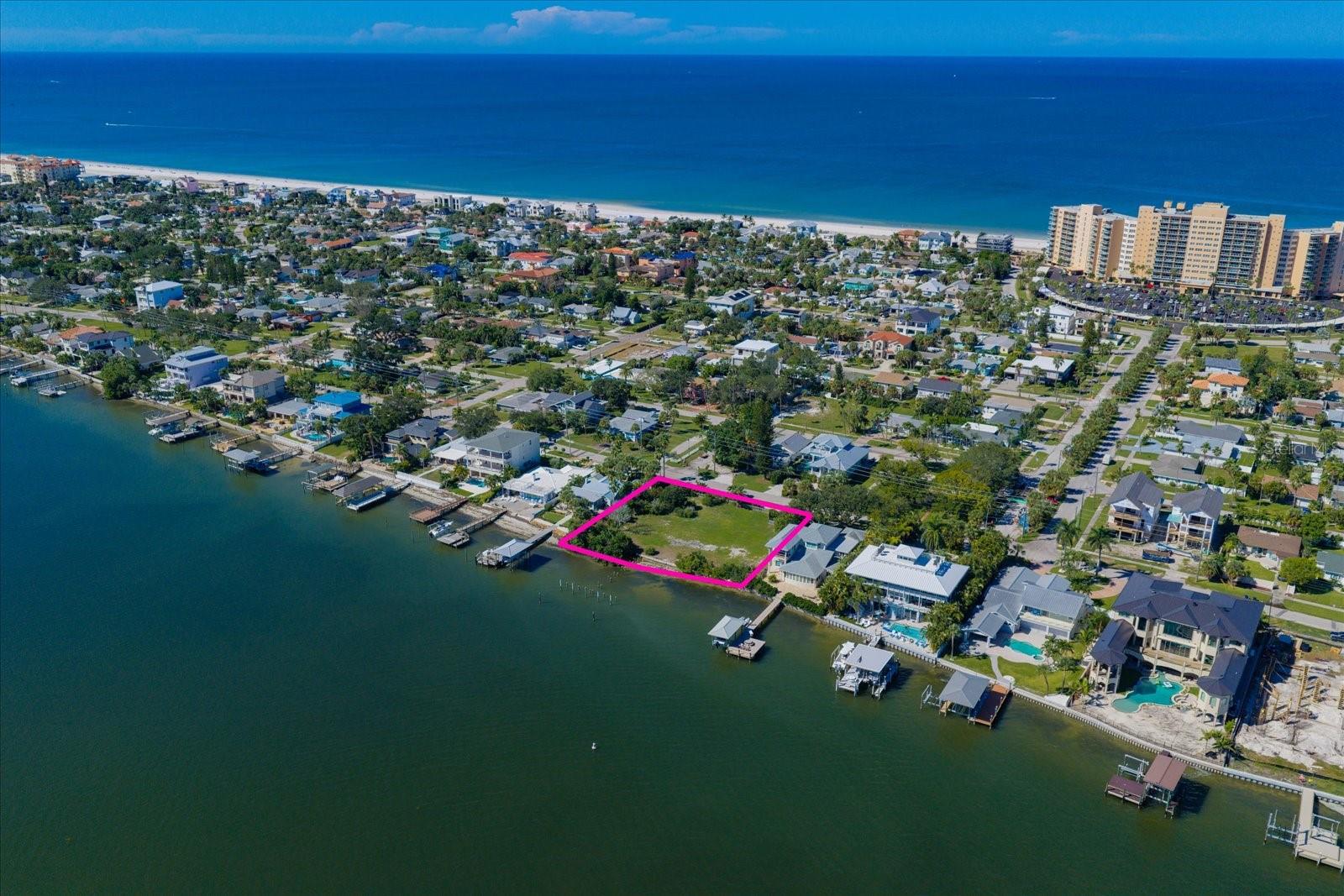 871 BAY ESPLANADE
