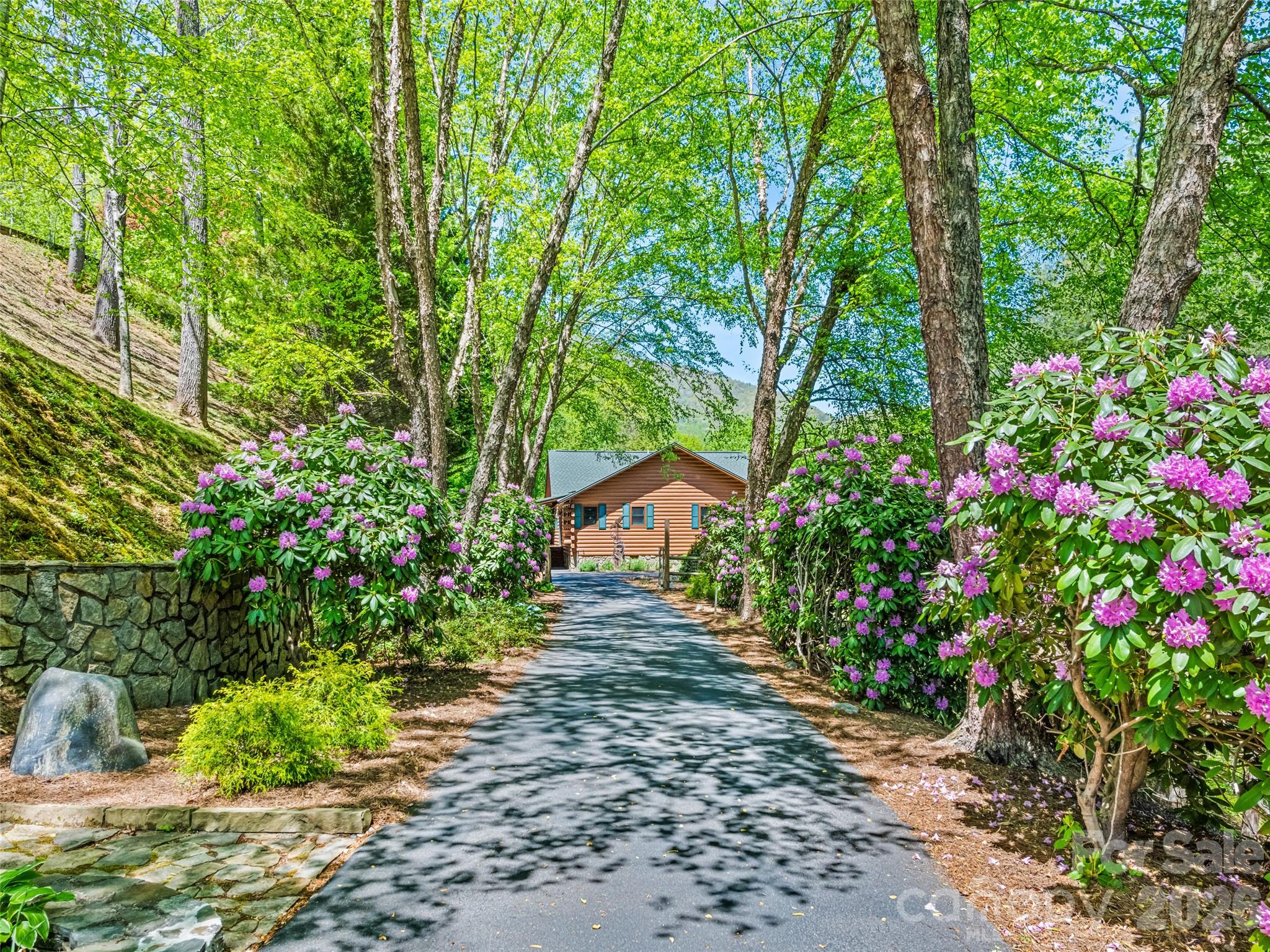 Single Family Residence at 970 Campbell Mountain Drive, Waynesville, photo 2 of 35