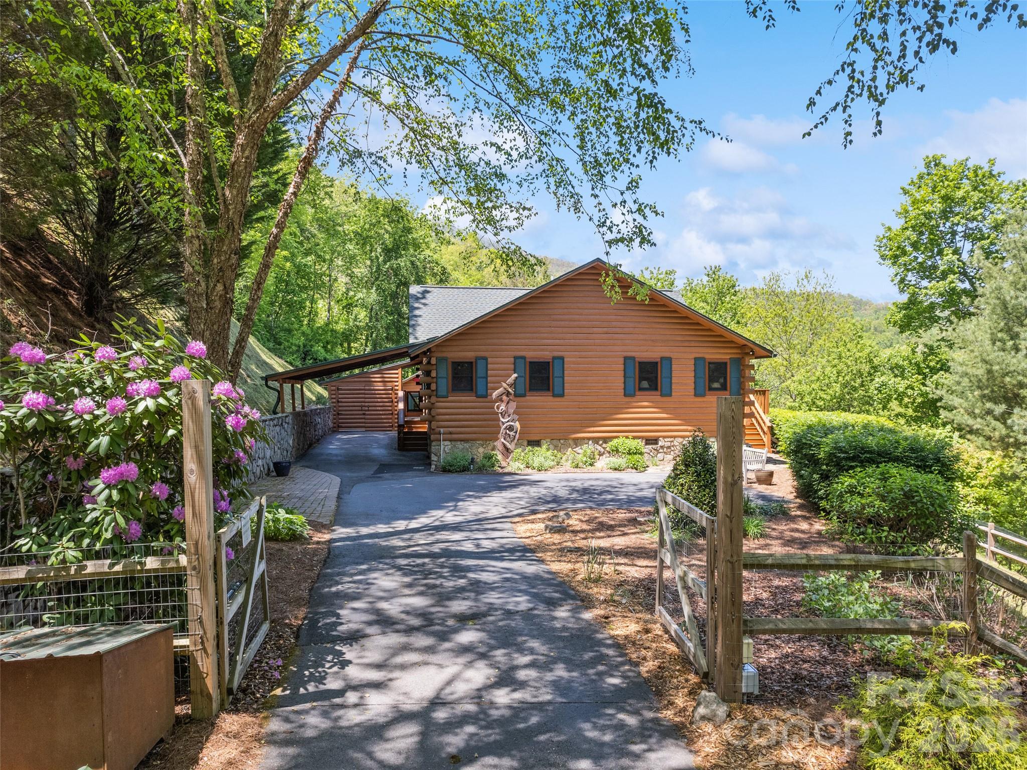 Single Family Residence at 970 Campbell Mountain Drive, Waynesville, photo 3 of 35