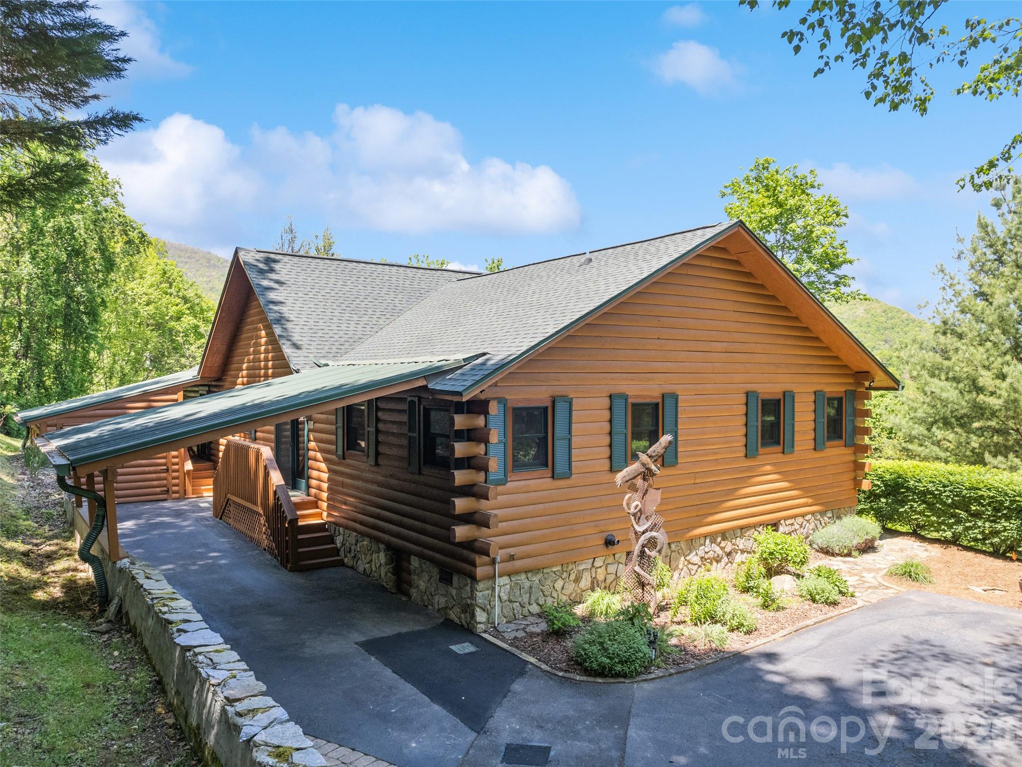 Single Family Residence at 970 Campbell Mountain Drive, Waynesville, photo 4 of 35