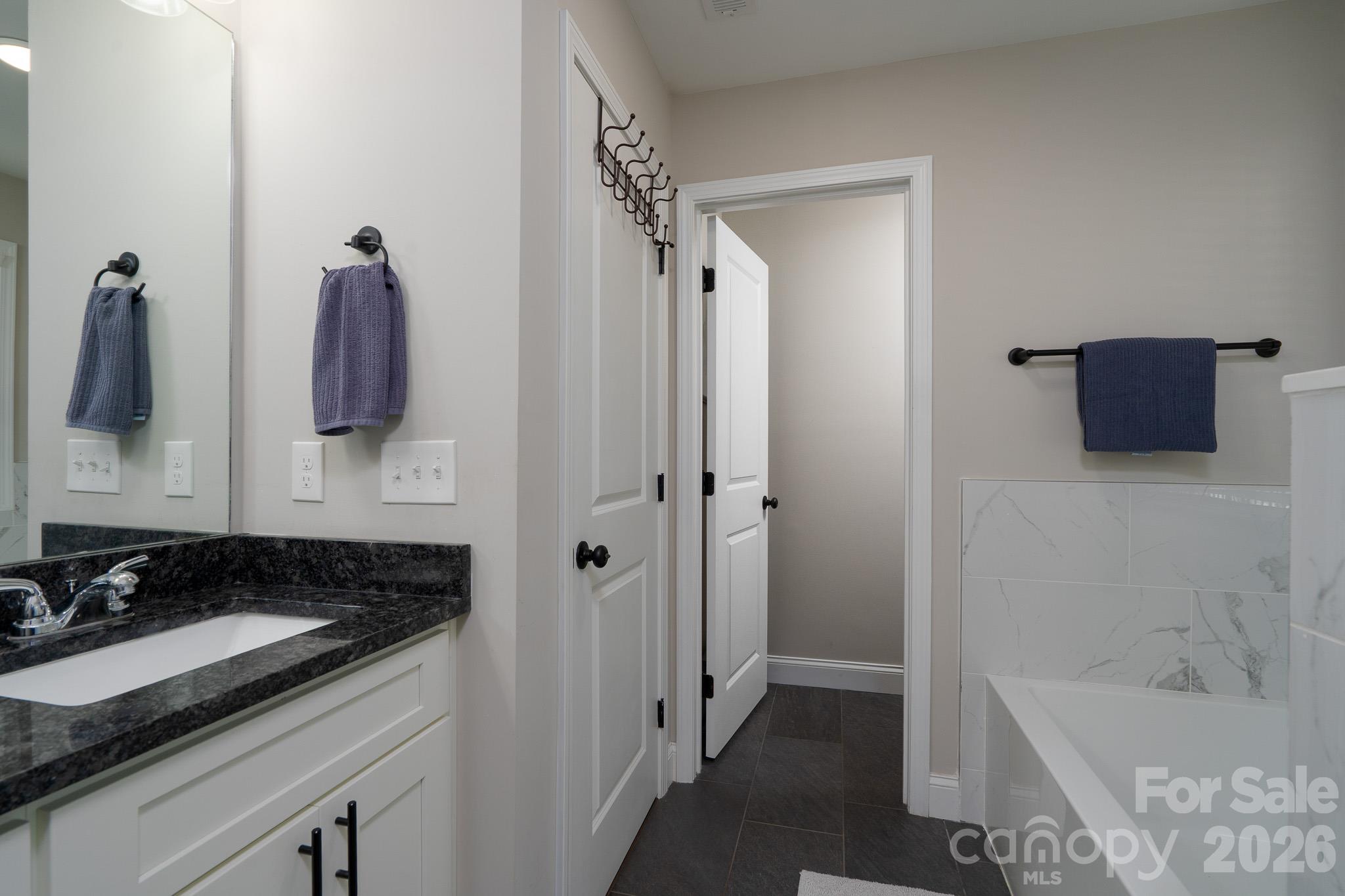 Single Family Residence at 1004 Osprey Lane, China Grove, photo 19 of 34