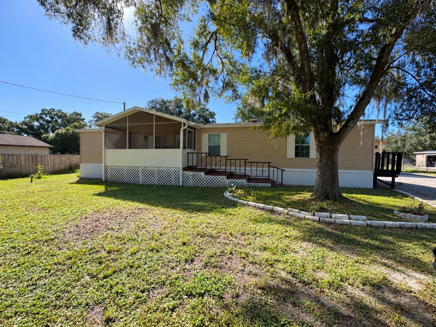 Manufactured Home at 12009 GLENHILL DR, RIVERVIEW