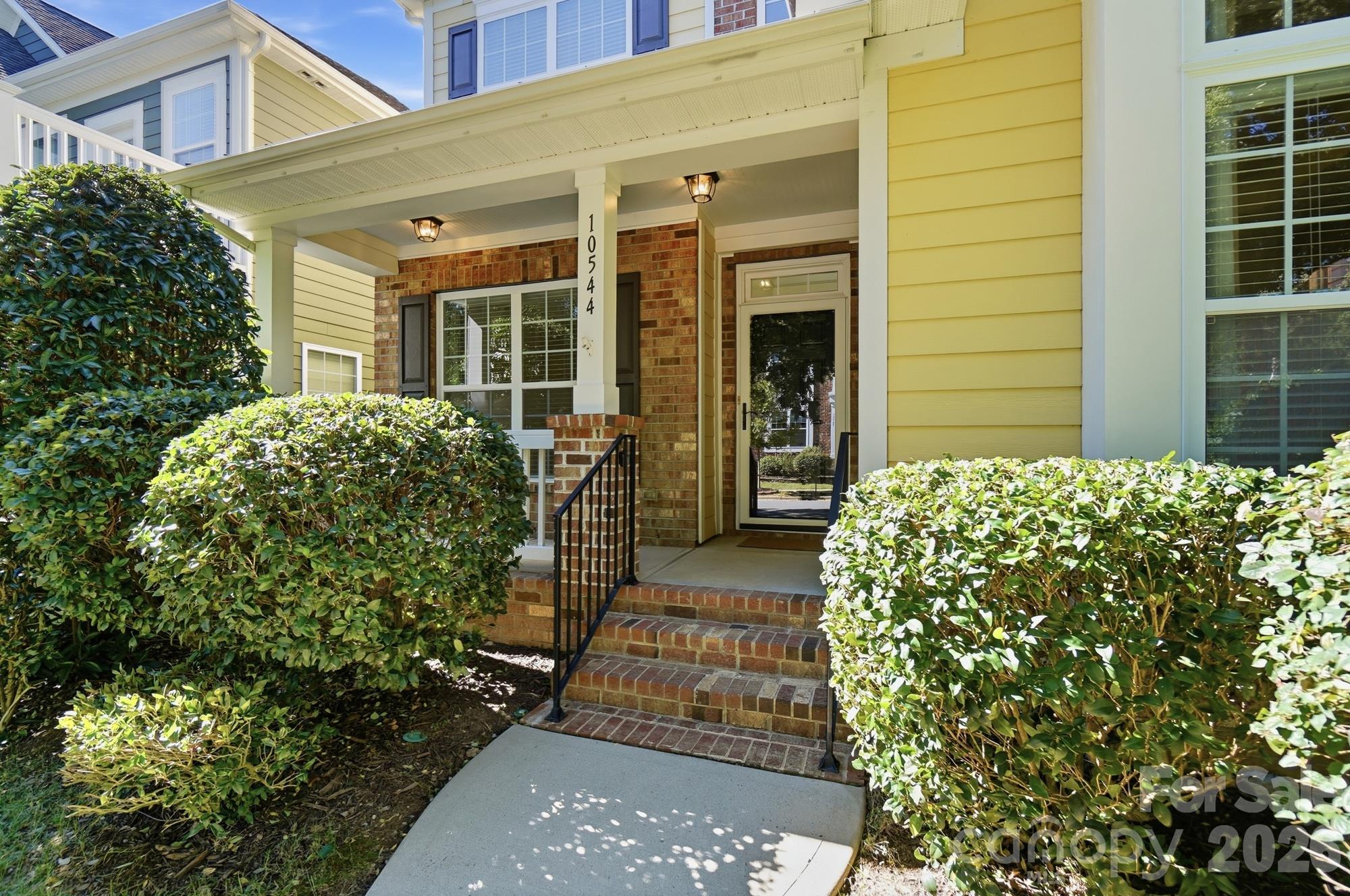 Single Family Residence at 10544 Royal Winchester Drive, Charlotte, photo 4 of 45