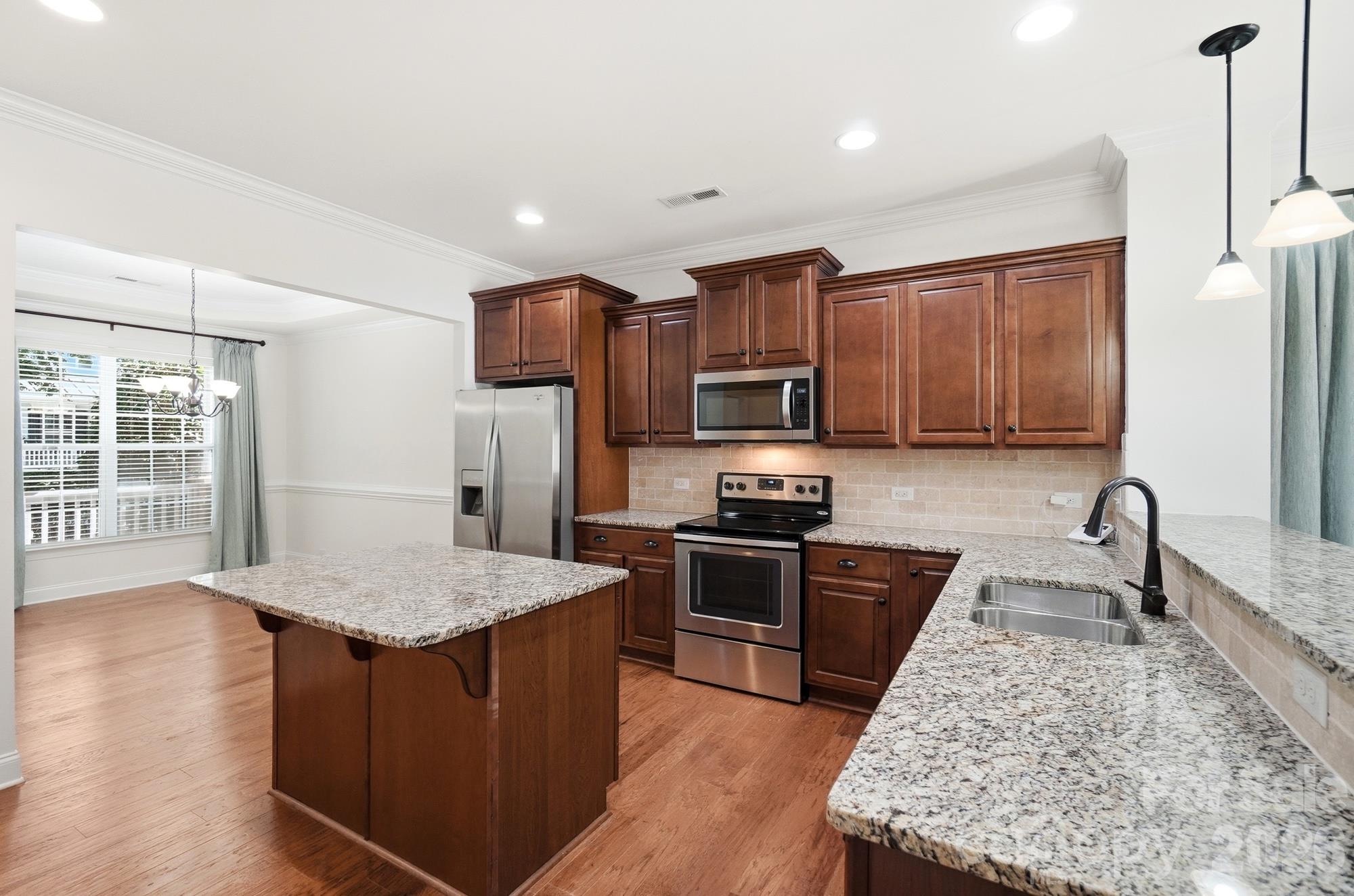 Single Family Residence at 10544 Royal Winchester Drive, Charlotte, photo 13 of 45