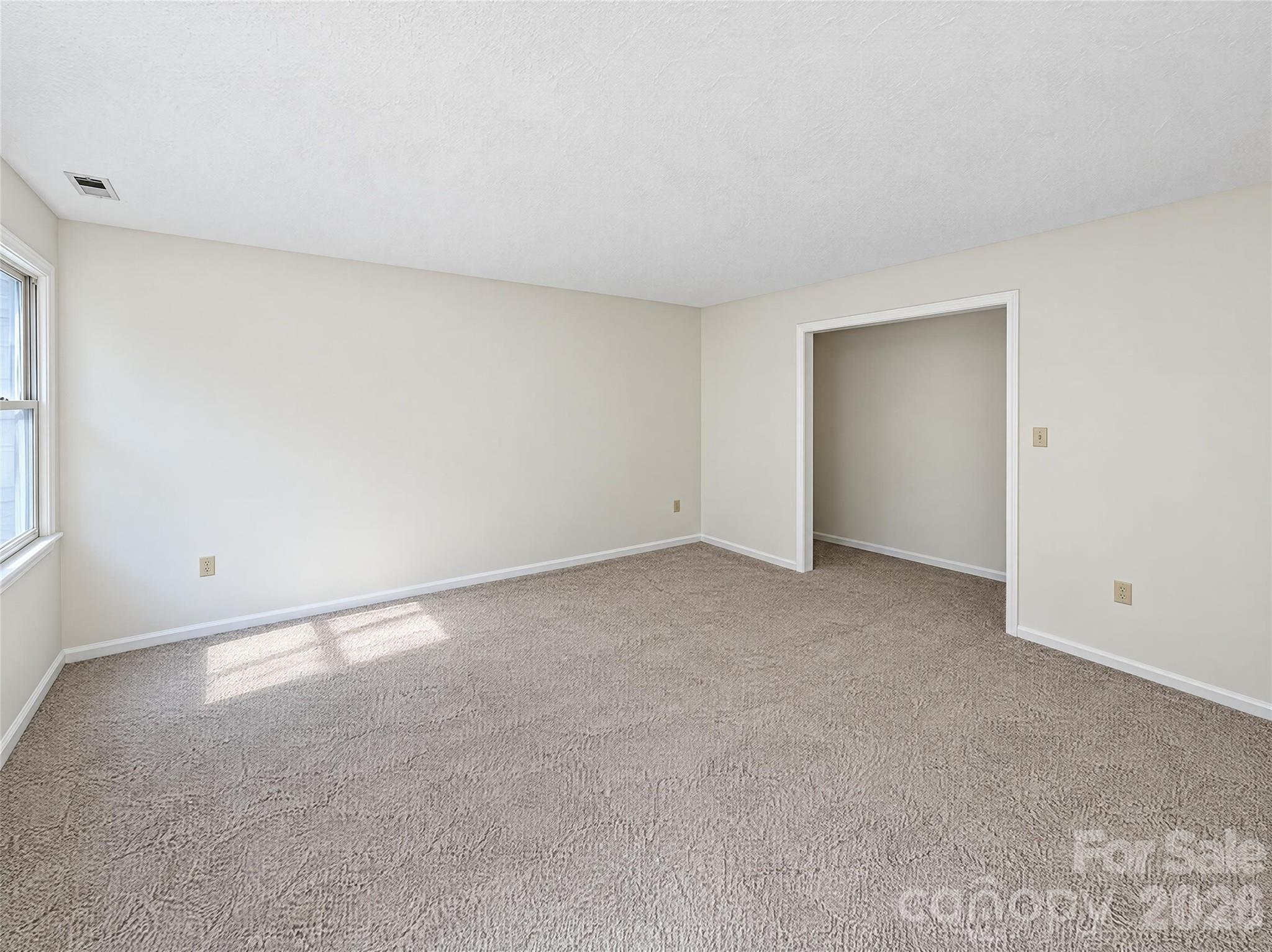 Single Family Residence at 5244 Dayan Drive, Charlotte, photo 12 of 21