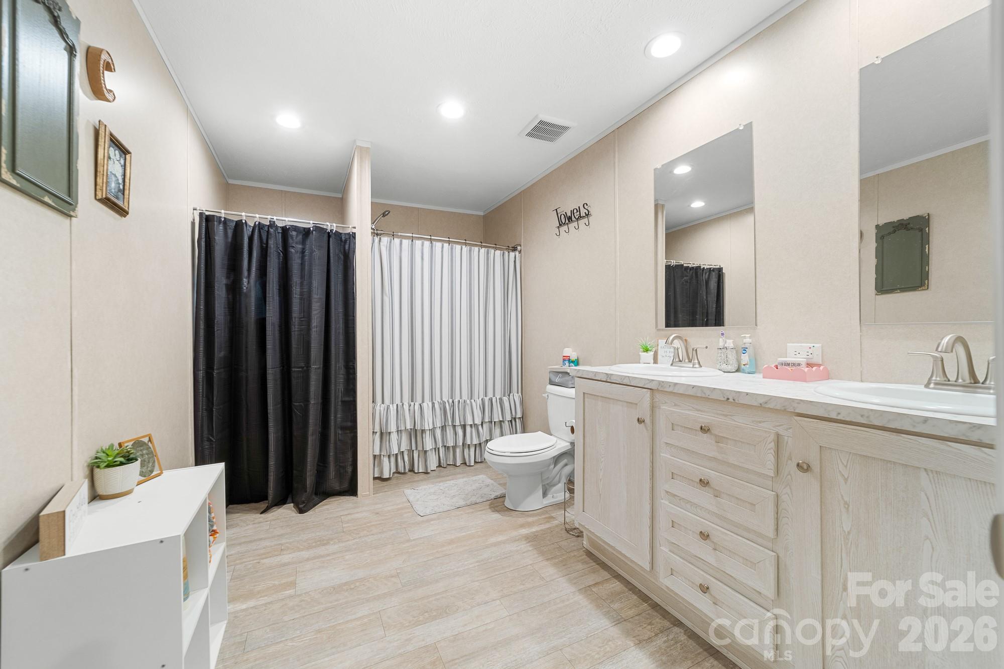 Single Family Residence at 106 Ol Field Court, Lawndale, photo 19 of 34