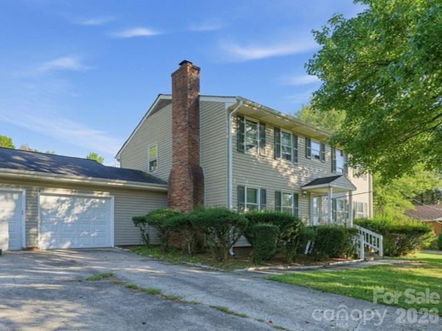 Single Family Residence at 512 E Vance Street, Laurinburg, photo 2 of 21
