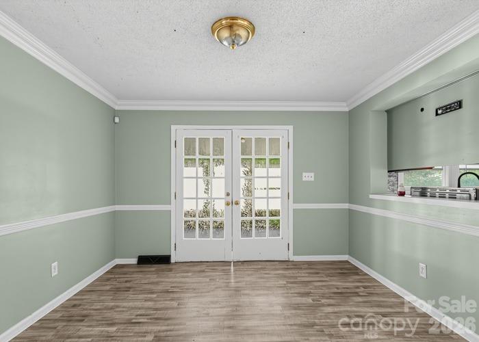Single Family Residence at 512 E Vance Street, Laurinburg, photo 4 of 21