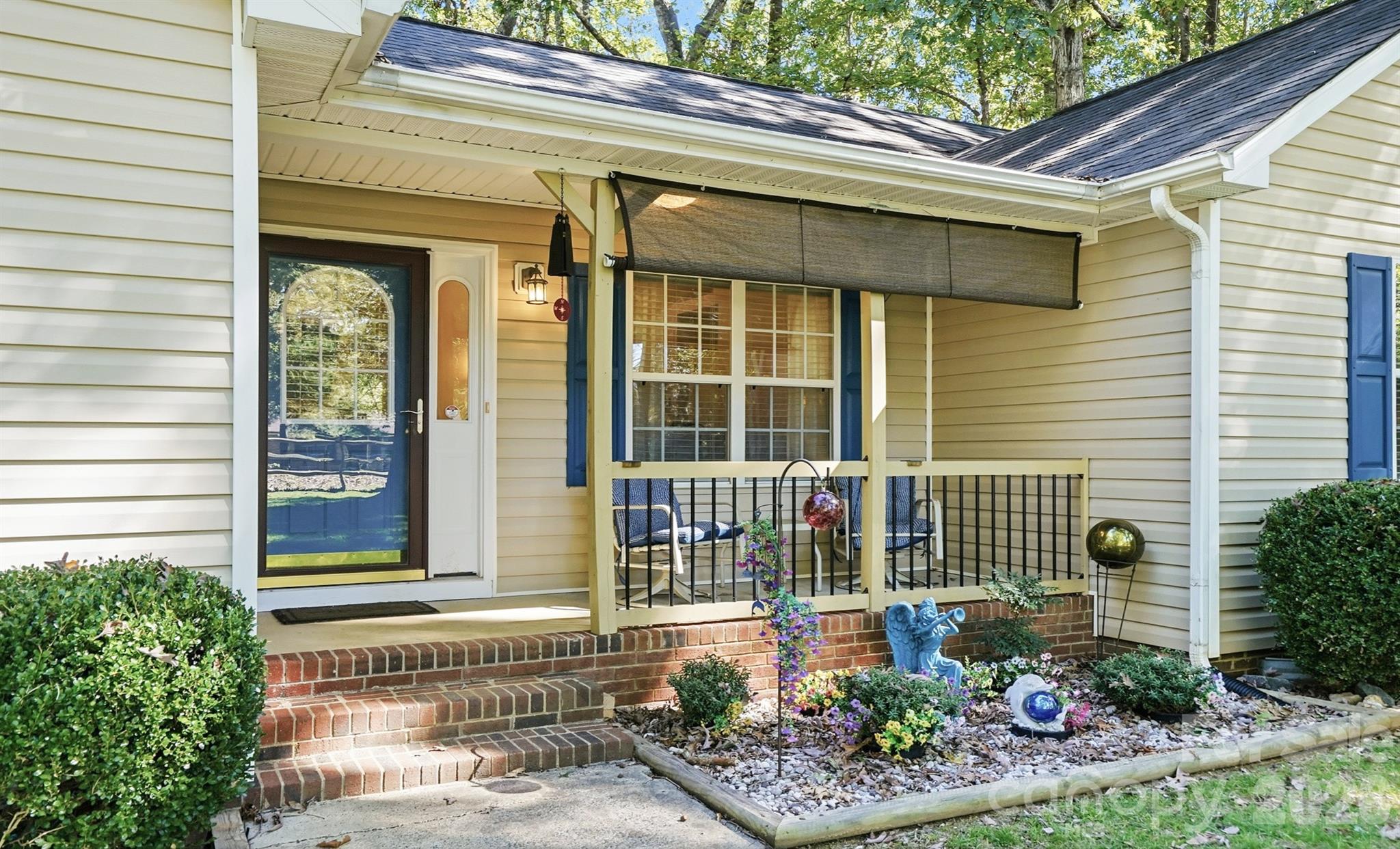 Covered Front Porch - 8610 Lochinvar Drive, Charlotte