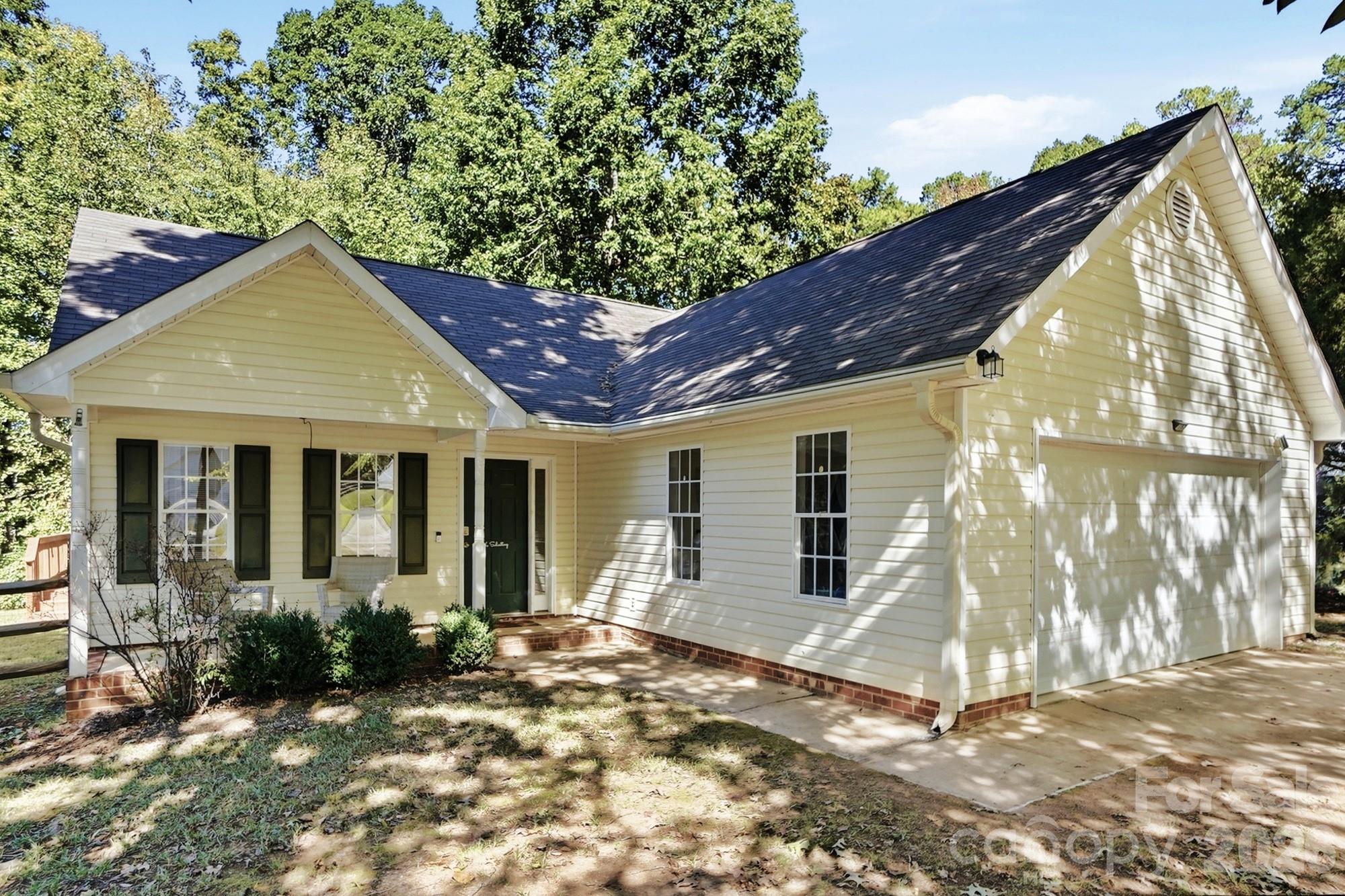 Covered Front Porch - 2116 Gambrel Way, Monroe