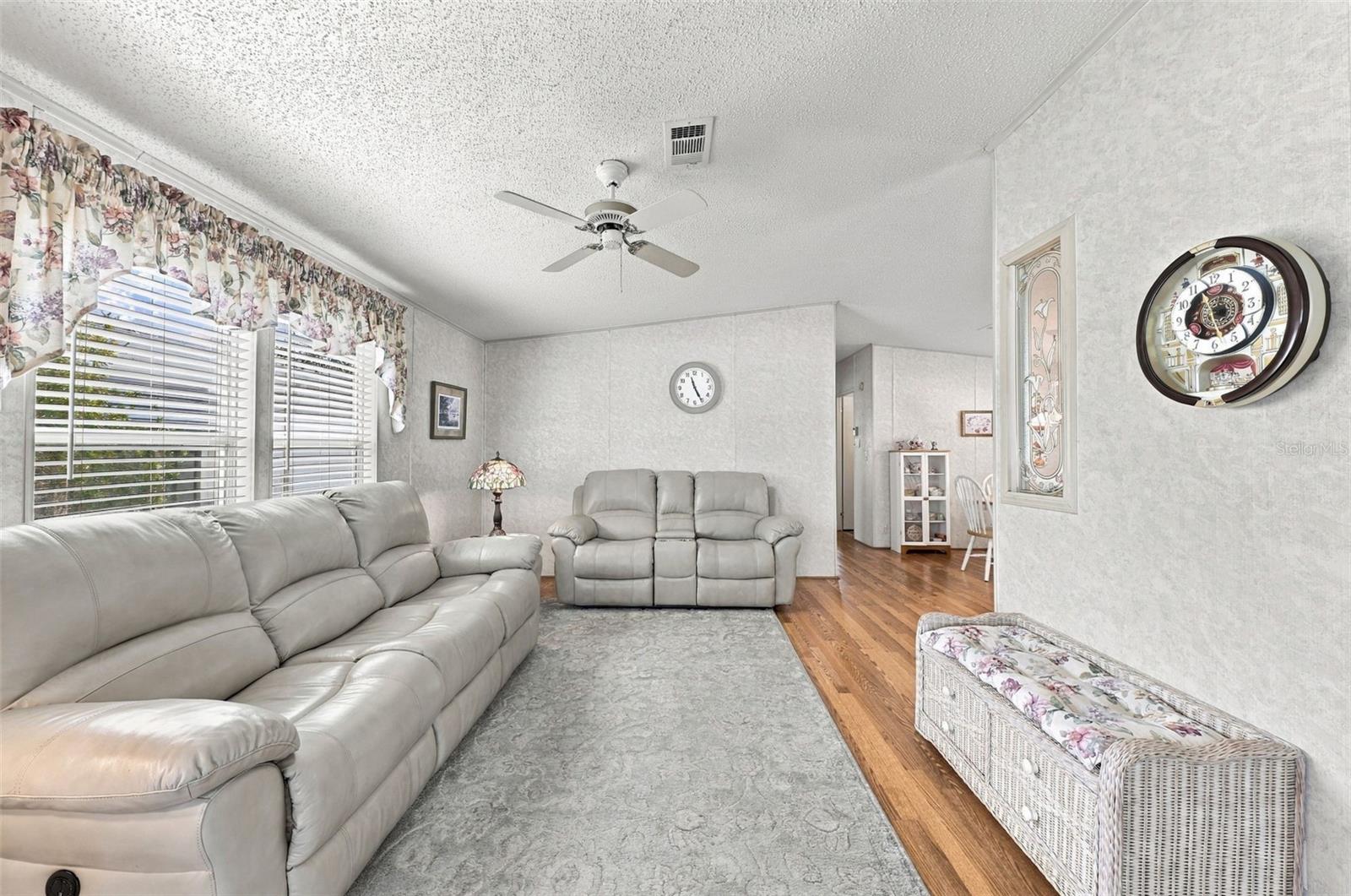 Manufactured Home at 122 DOUGLAS PARK AVE, DAVENPORT, photo 6 of 26