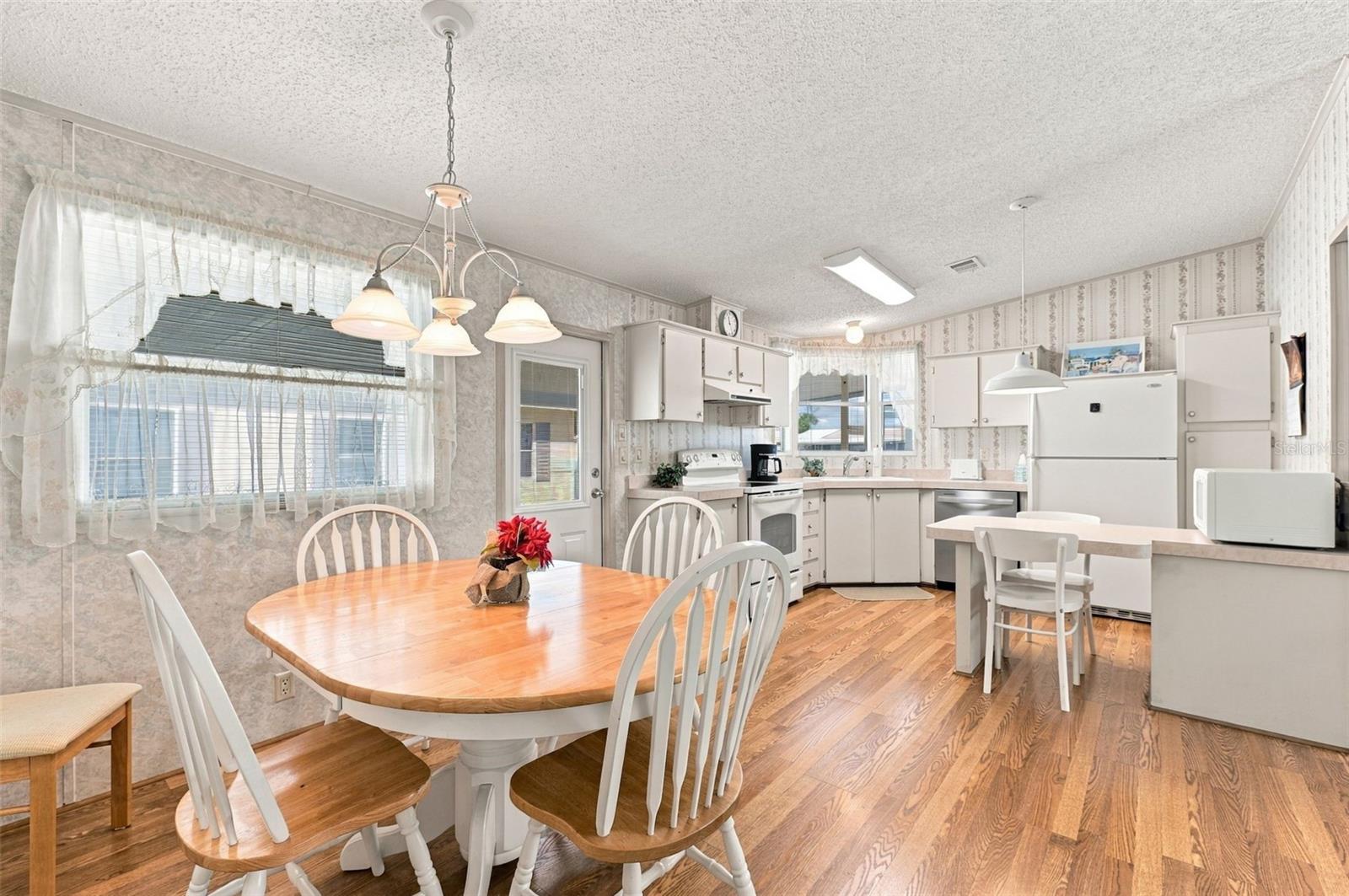 Manufactured Home at 122 DOUGLAS PARK AVE, DAVENPORT, photo 9 of 26