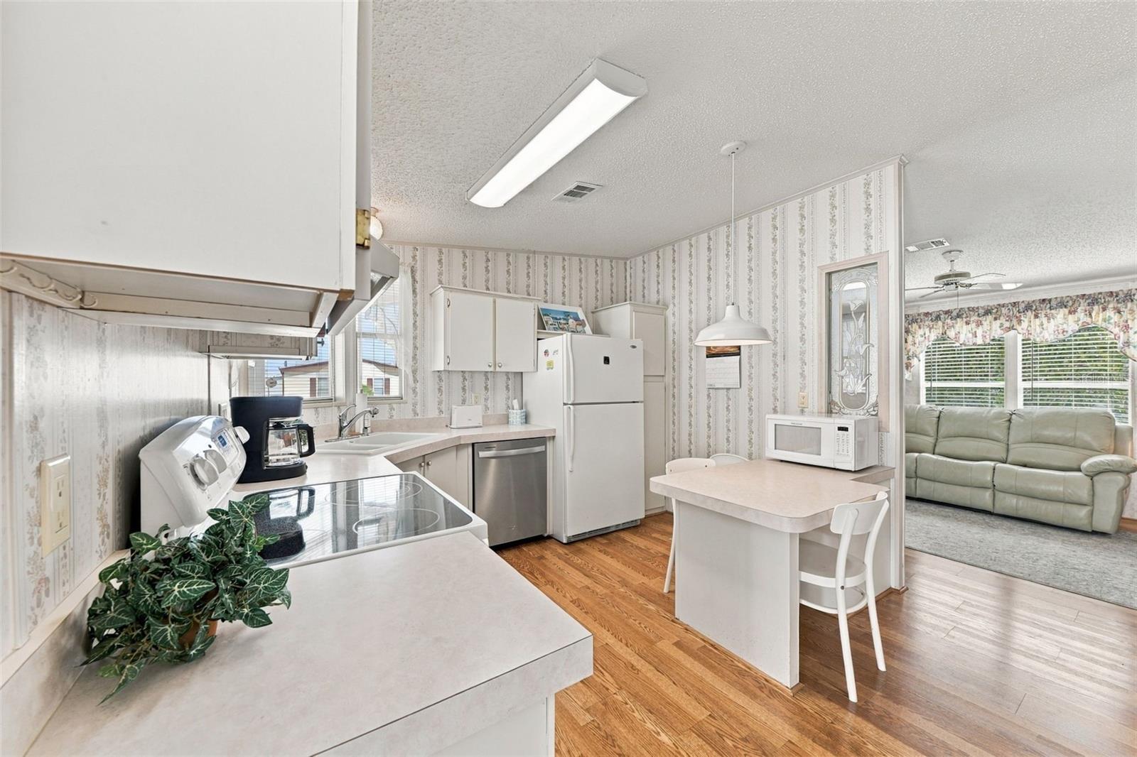 Manufactured Home at 122 DOUGLAS PARK AVE, DAVENPORT, photo 10 of 26