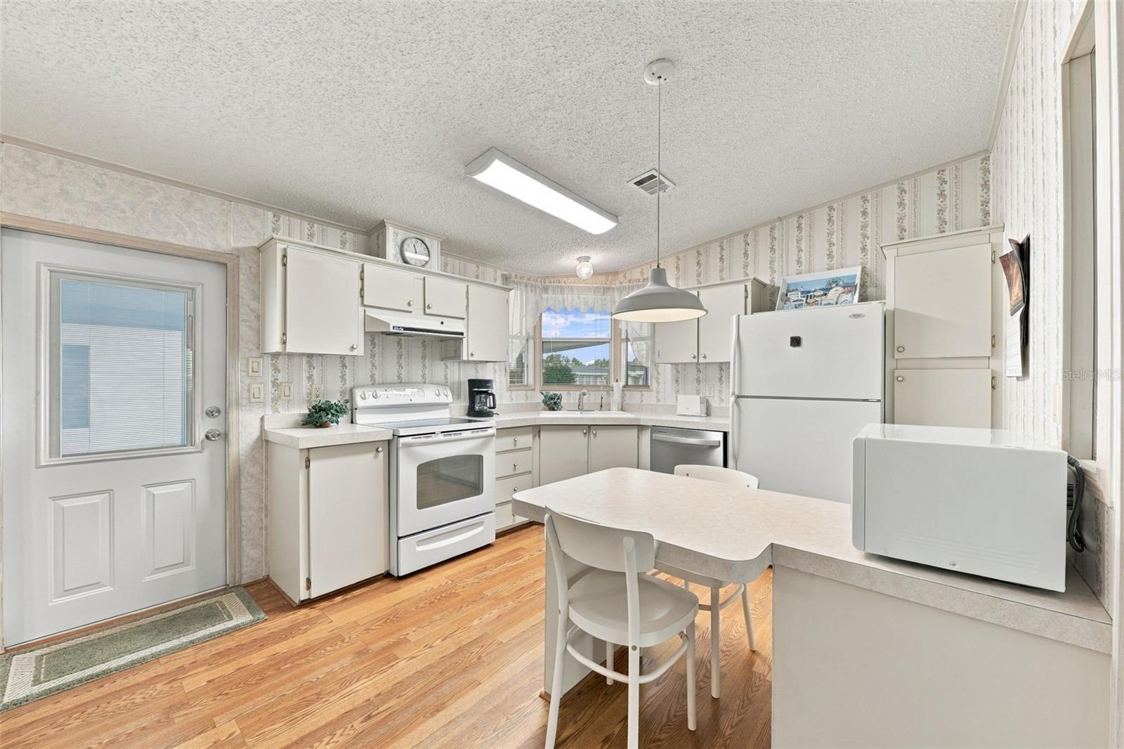 Manufactured Home at 122 DOUGLAS PARK AVE, DAVENPORT, photo 12 of 26