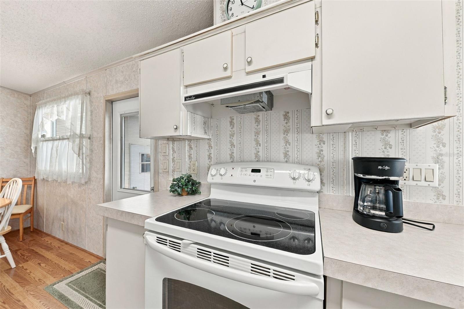 Manufactured Home at 122 DOUGLAS PARK AVE, DAVENPORT, photo 13 of 26