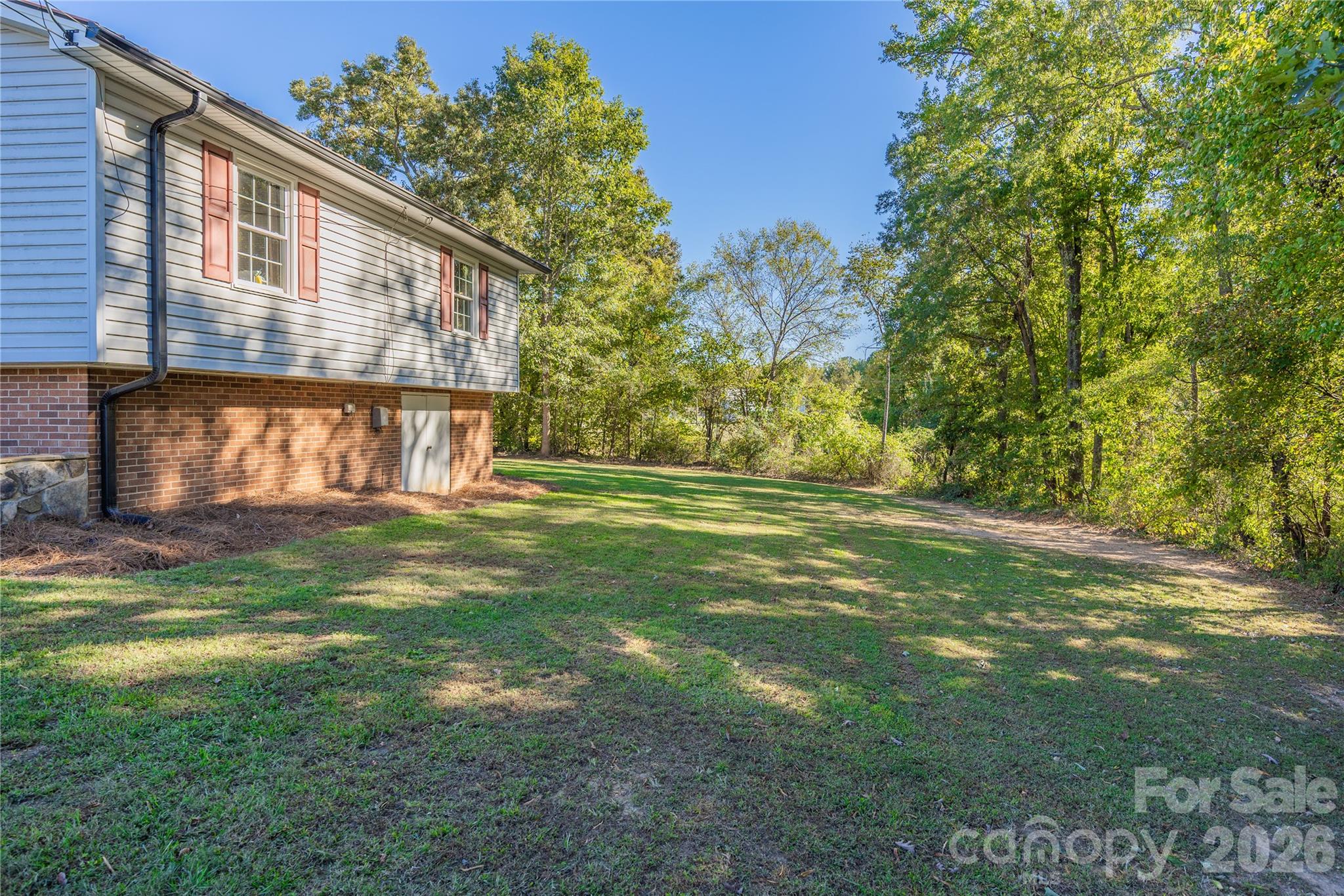 Side yard - 149 Seeley Drive, Denton