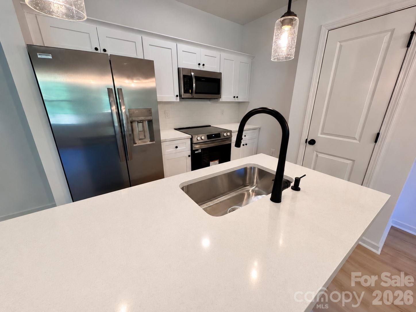 Single Family Residence at 1028 Saratoga Drive, Charlotte, photo 8 of 15