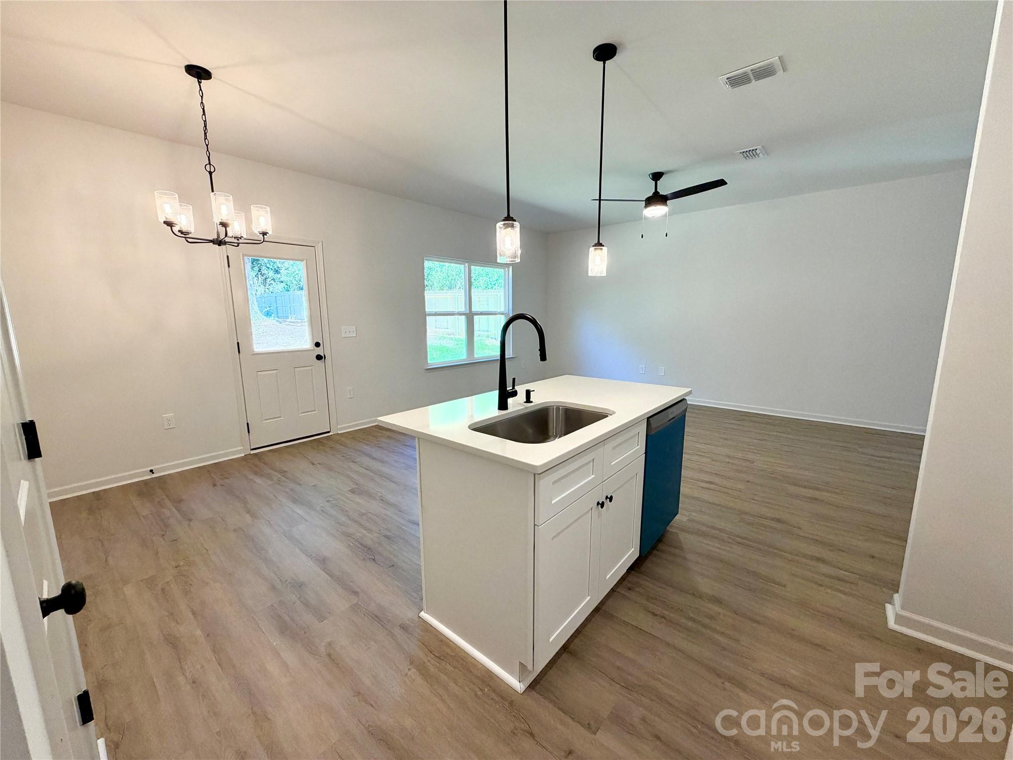 Single Family Residence at 1028 Saratoga Drive, Charlotte, photo 9 of 15