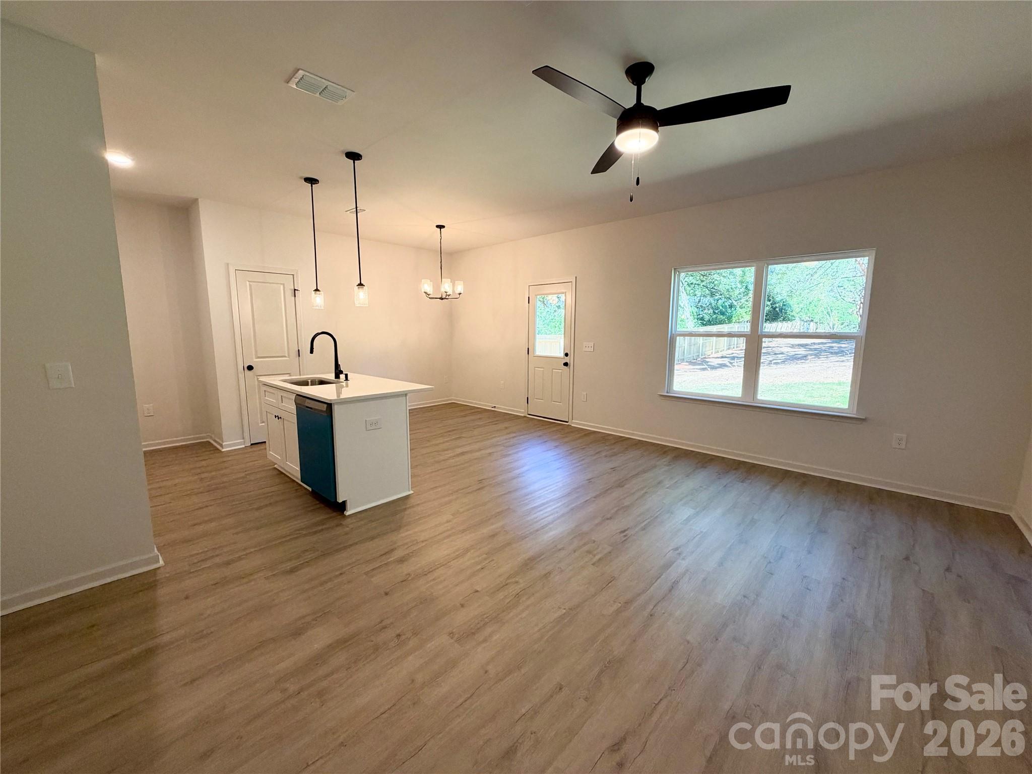 Single Family Residence at 1028 Saratoga Drive, Charlotte, photo 10 of 15