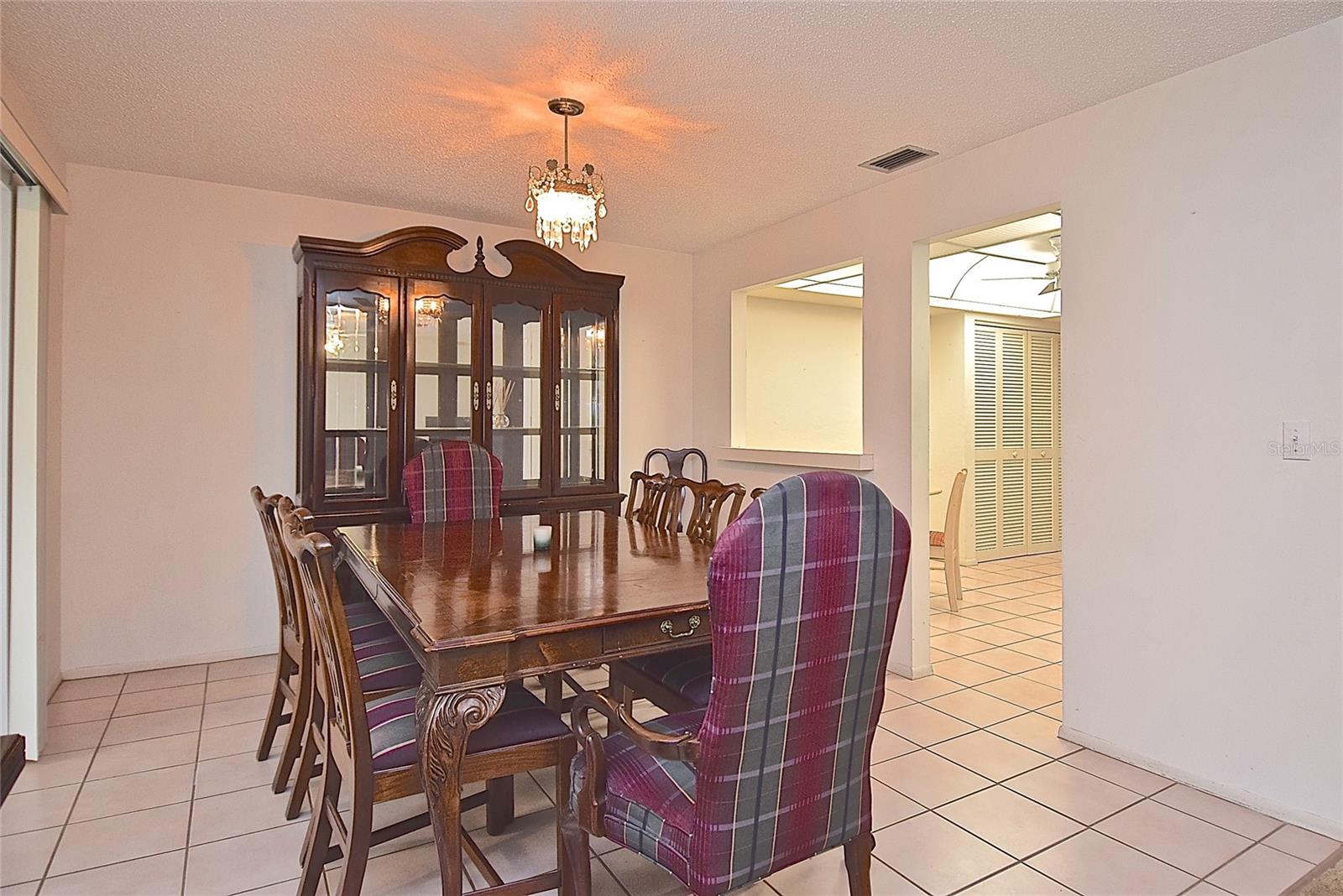 6883 W COUNTRY CLUB LN, SARASOTA FL 34243-3511 - PALM-AIRE AT SARASOTA 9-B, SARASOTA