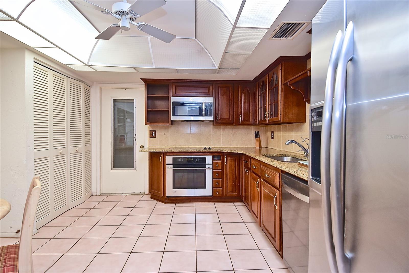 6883 W COUNTRY CLUB LN, SARASOTA FL 34243-3511 - PALM-AIRE AT SARASOTA 9-B, SARASOTA