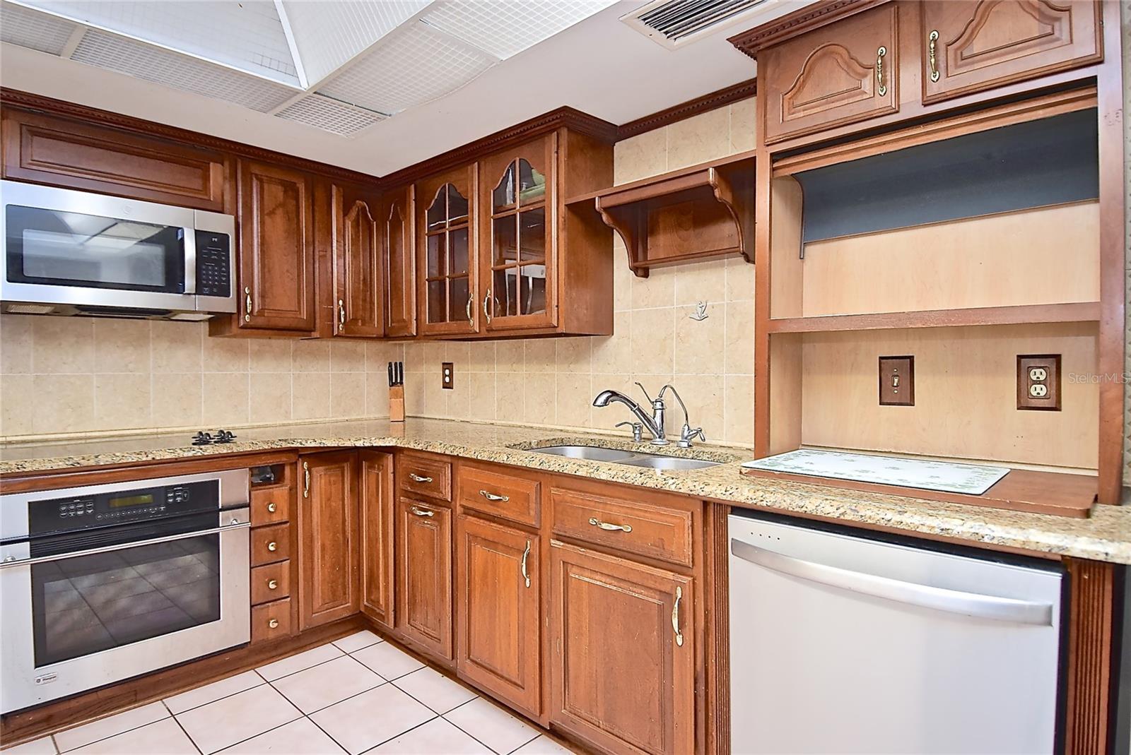 6883 W COUNTRY CLUB LN, SARASOTA FL 34243-3511 - PALM-AIRE AT SARASOTA 9-B, SARASOTA