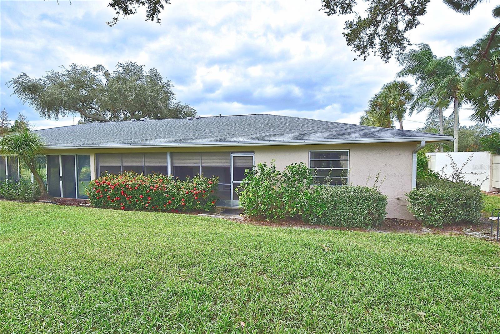 6883 W COUNTRY CLUB LN, SARASOTA FL 34243-3511 - PALM-AIRE AT SARASOTA 9-B, SARASOTA