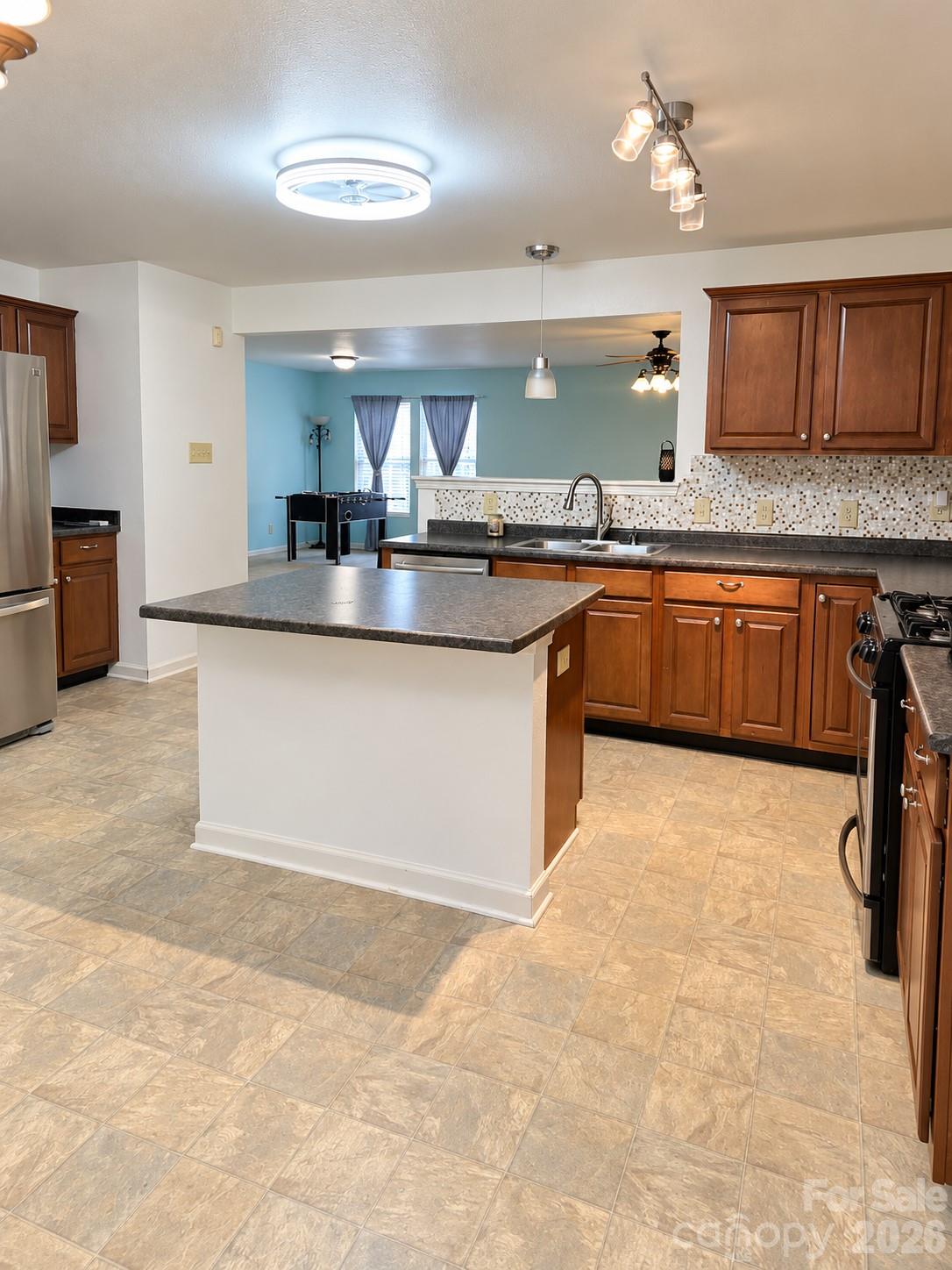 Kitchen - 3248 Pikes Peak Drive, Gastonia