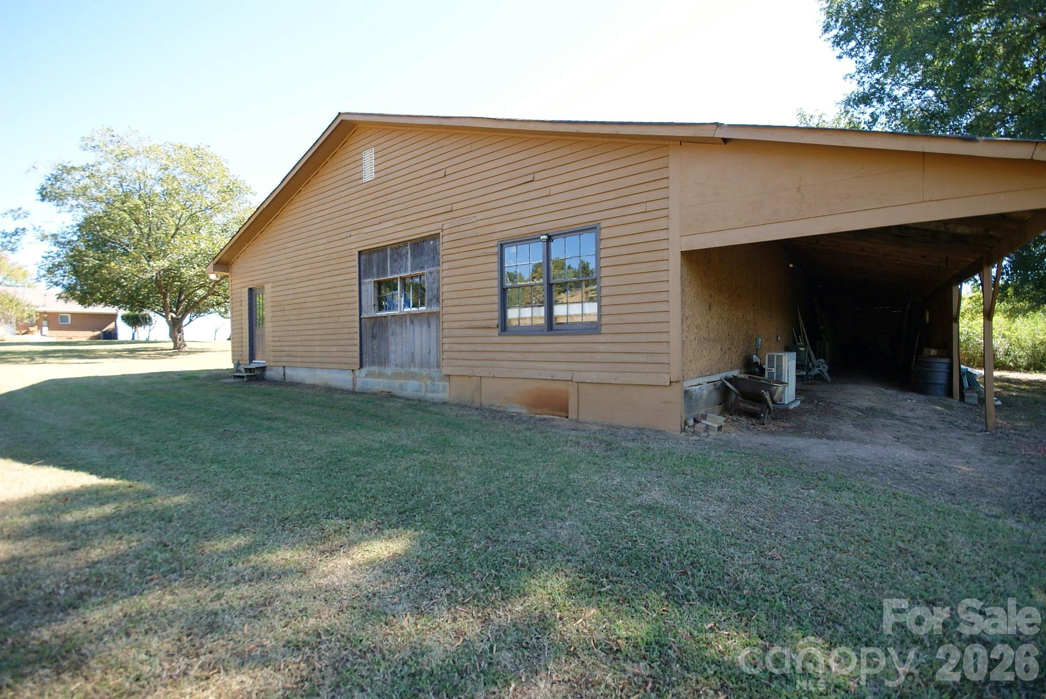 Single Family Residence at 2122 Griffith Road, Monroe, photo 4 of 36