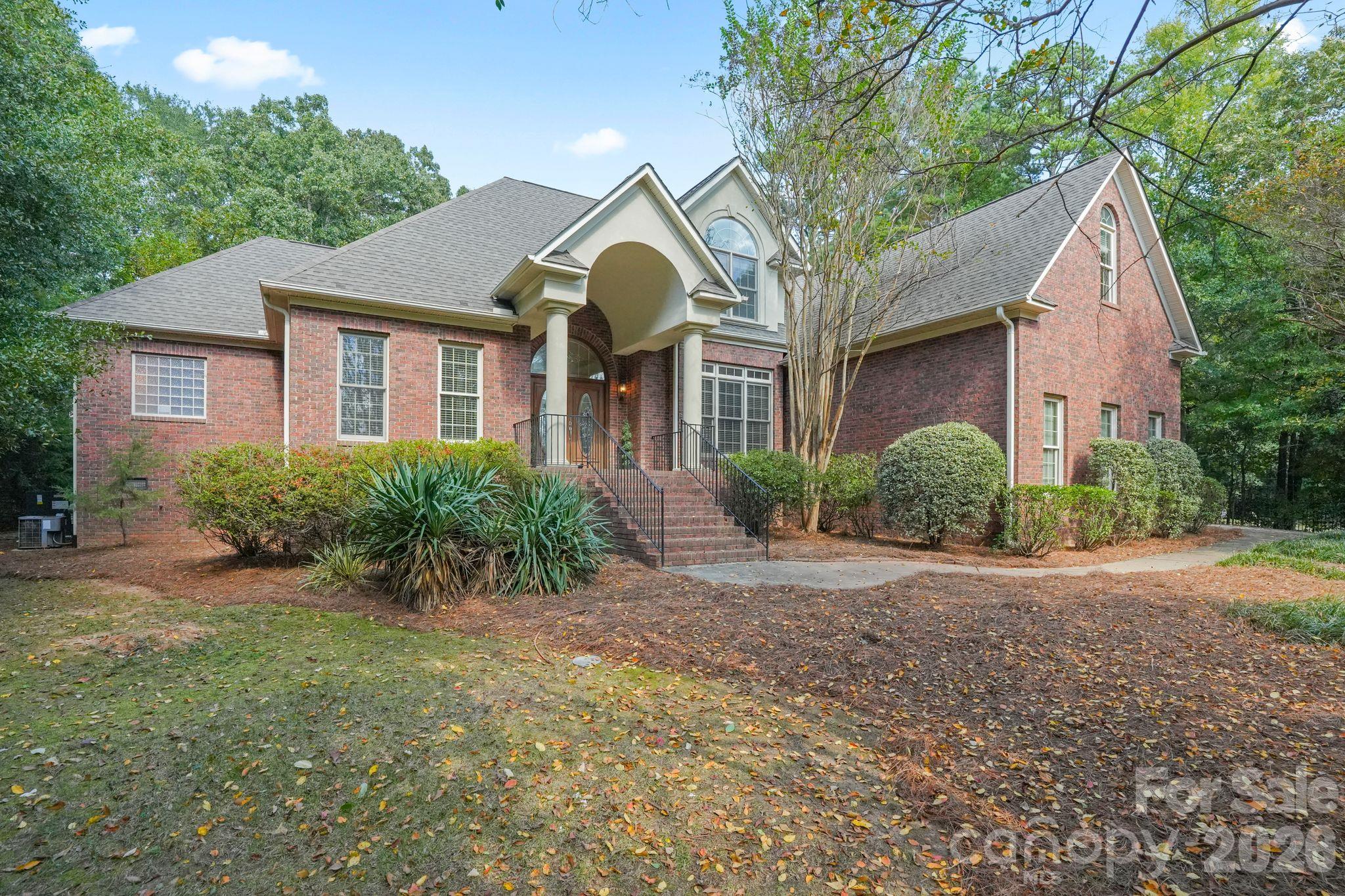Single Family Residence at 707 Mayfield Court, Fort Mill, photo 2 of 61