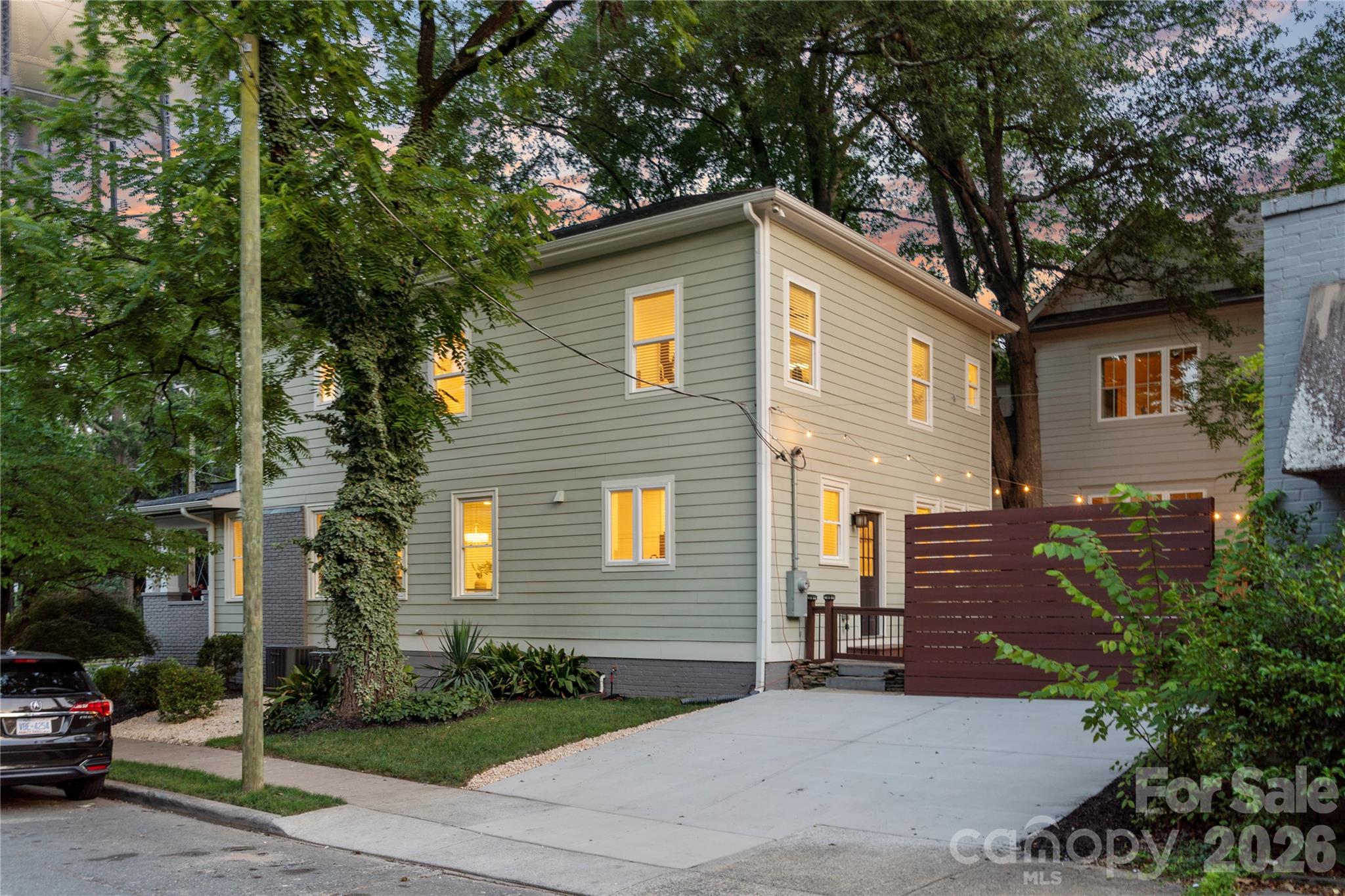 Single Family Residence at 429 Pecan Avenue, Charlotte, photo 4 of 32