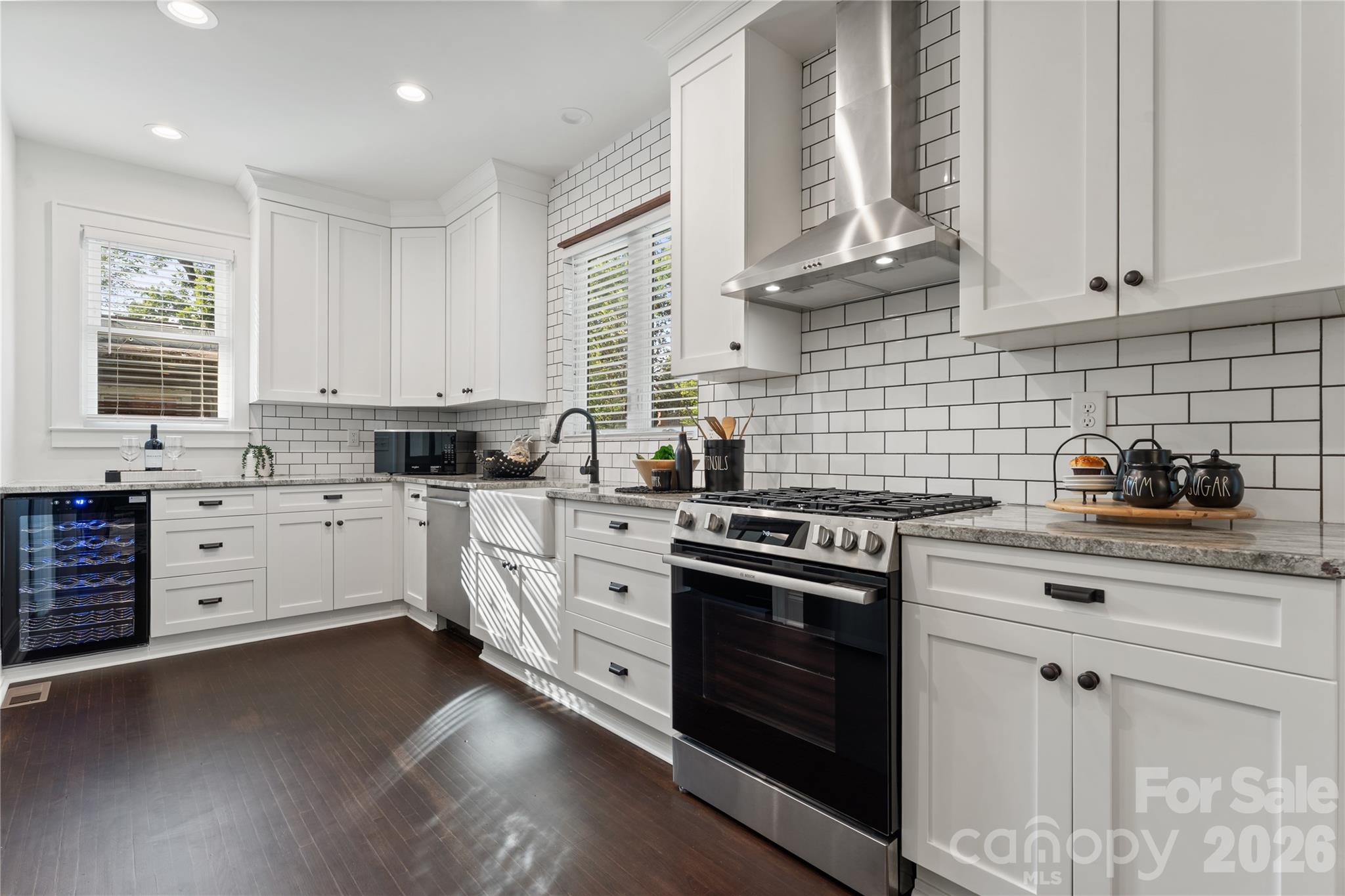 Single Family Residence at 429 Pecan Avenue, Charlotte, photo 5 of 32
