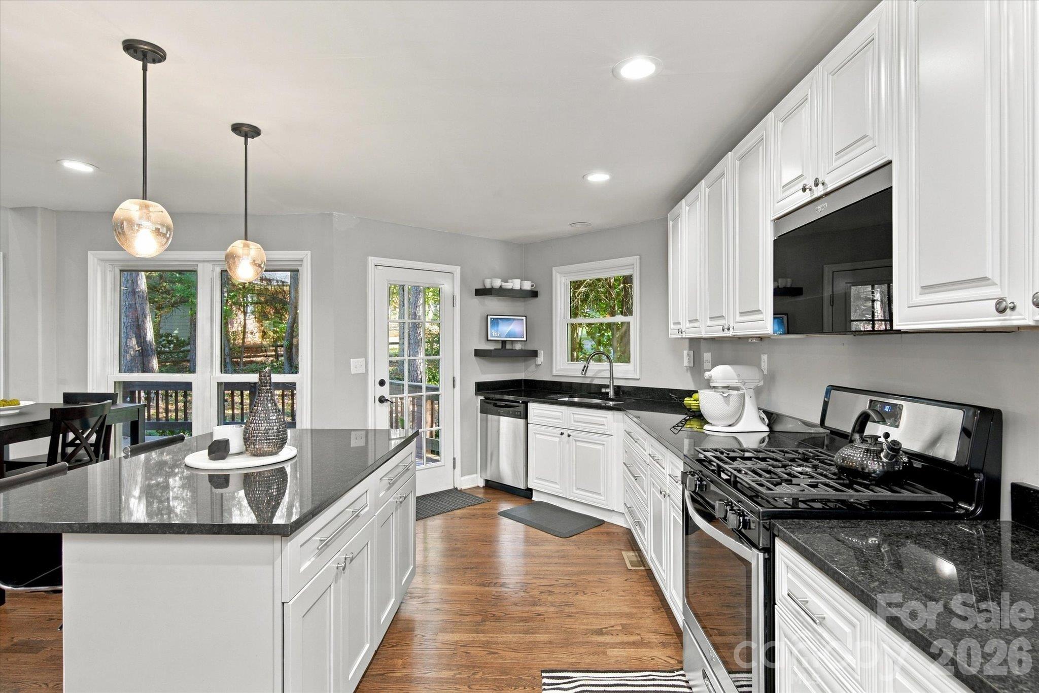 Single Family Residence at 14700 Stonegreen Lane, Huntersville, photo 8 of 44