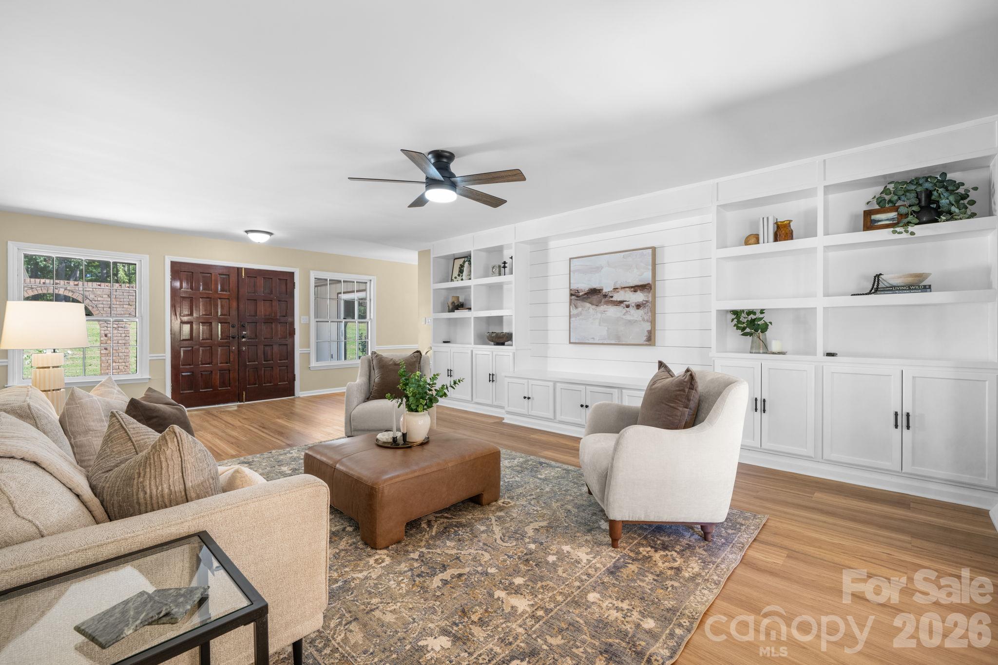living room - 4024 Wandering Lane, Hickory