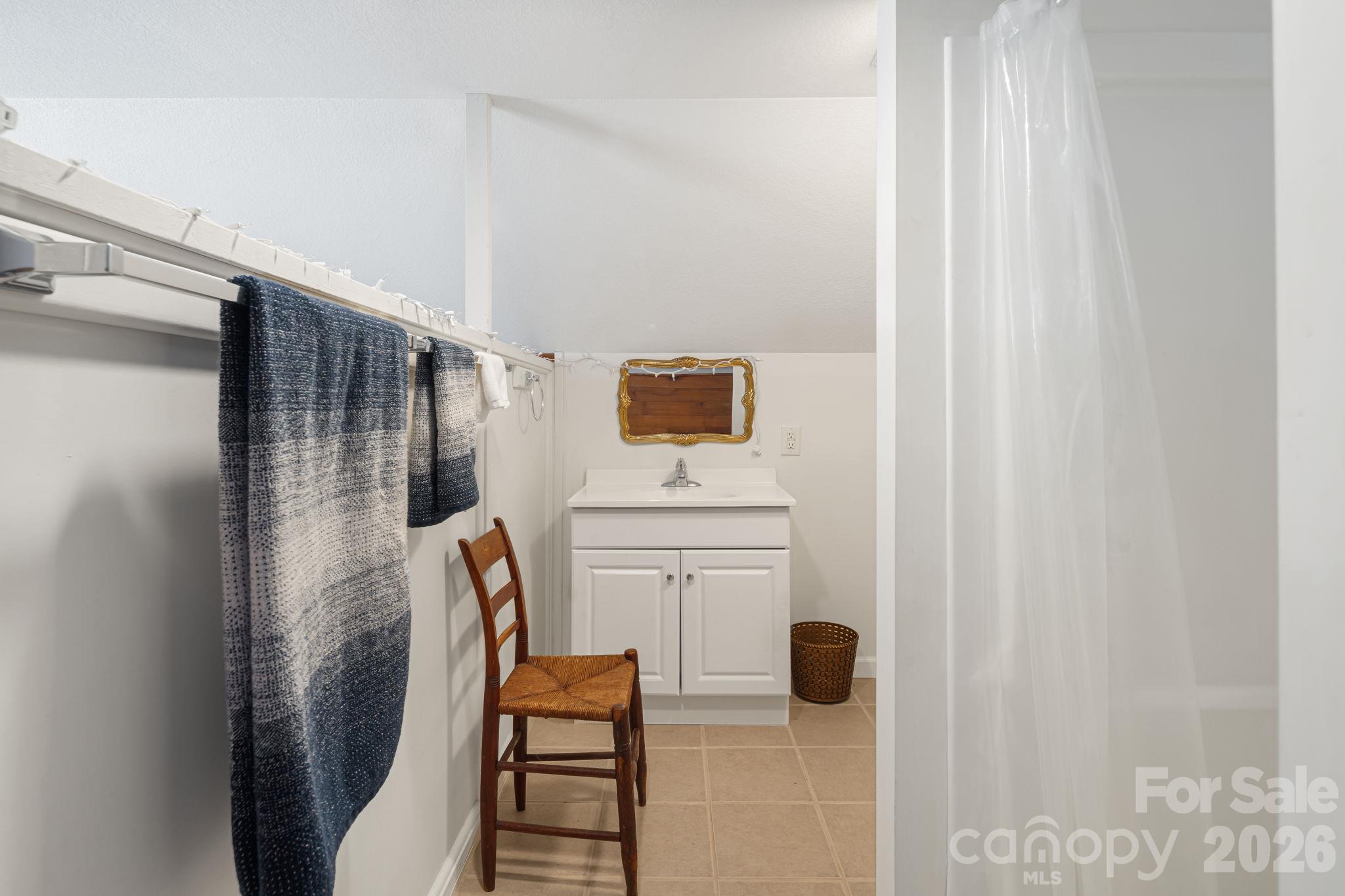 Second floor full bathroom - 39 Brown Cove Road, Clyde