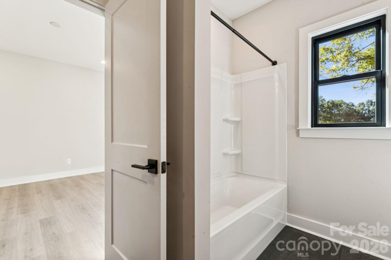 Secondary Jack and Jill Bath - 524 Mystic Park Alley, Huntersville
