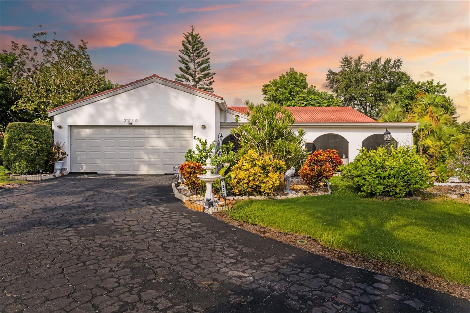 7236 LAS CASAS DR