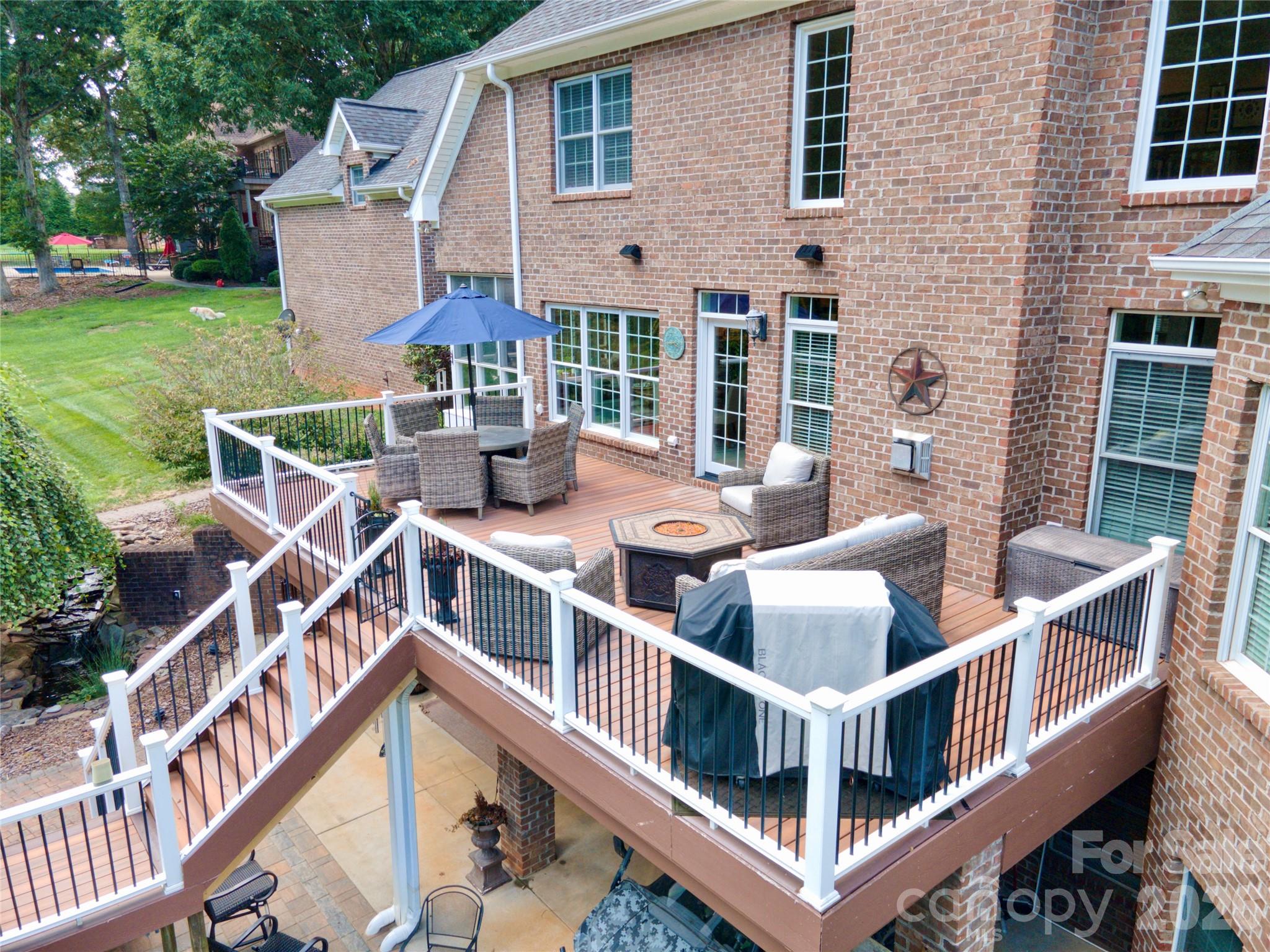 View of deck with access to large back yard - 220 Cedar Lake Drive, Statesville