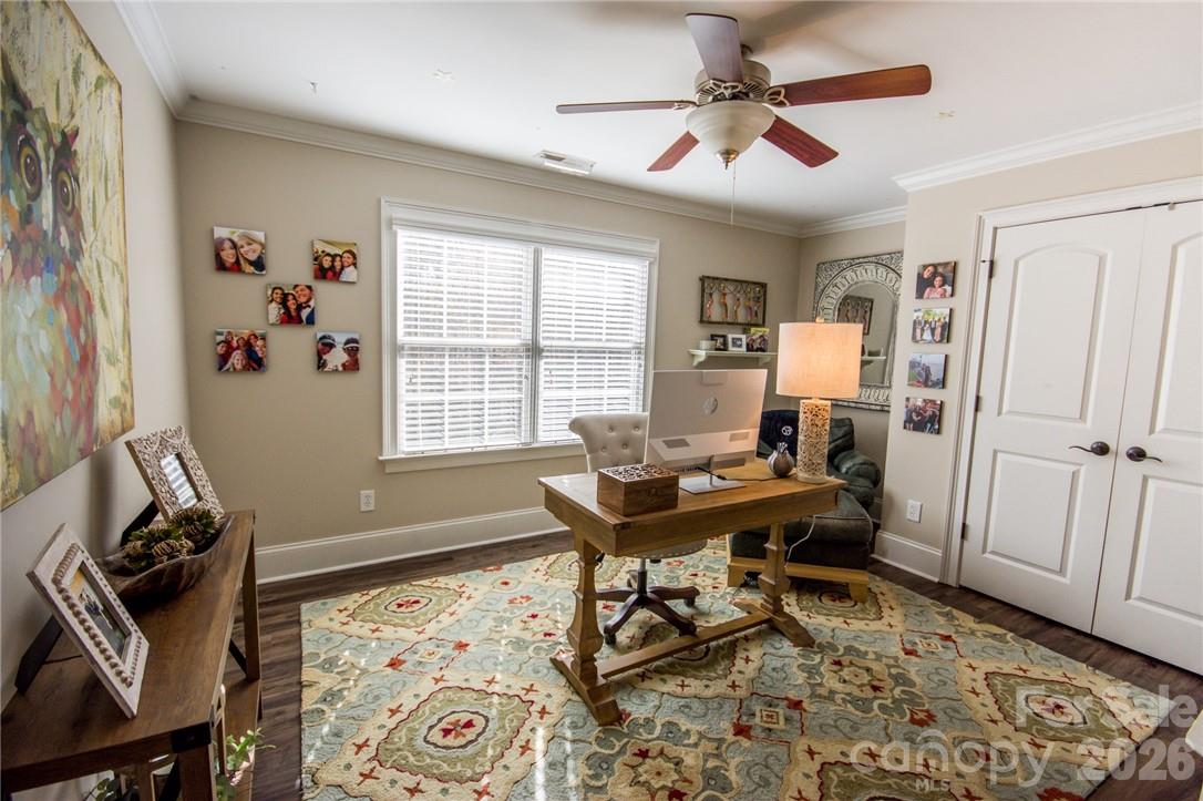 Upstairs Bedroom/Study with Jack & Jill Bath - 220 Cedar Lake Drive, Statesville