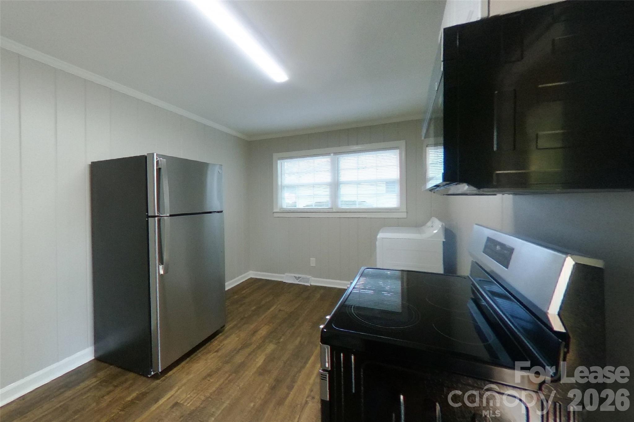 Single Family Residence at 4300 Oak Forest Drive, Charlotte, photo 6 of 15