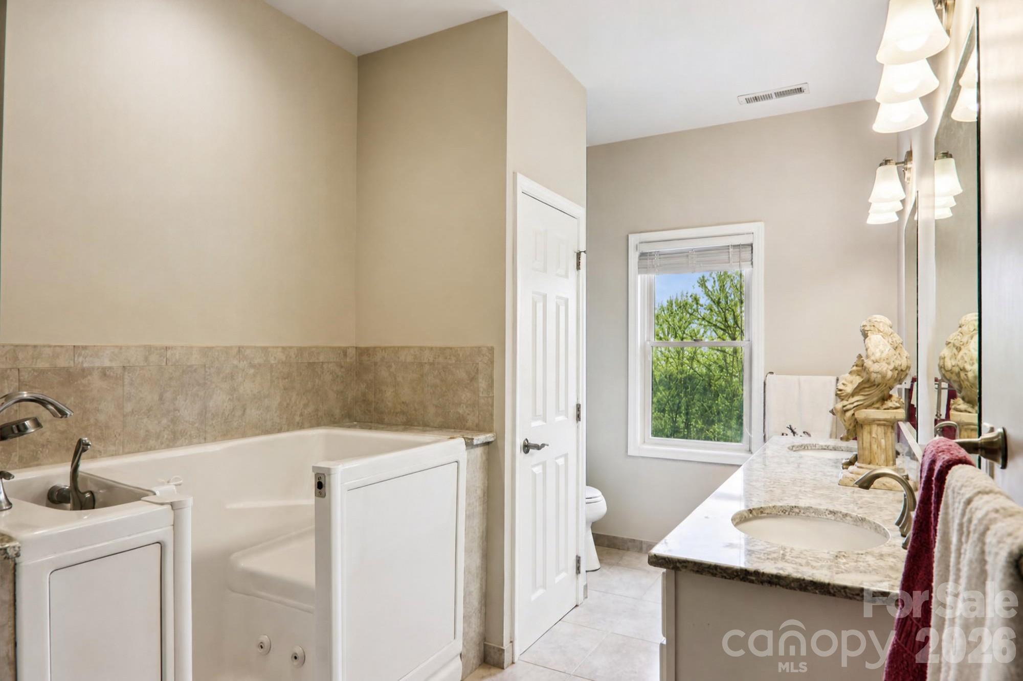 Single Family Residence at 14 Chandra Lane, Clyde, photo 24 of 47