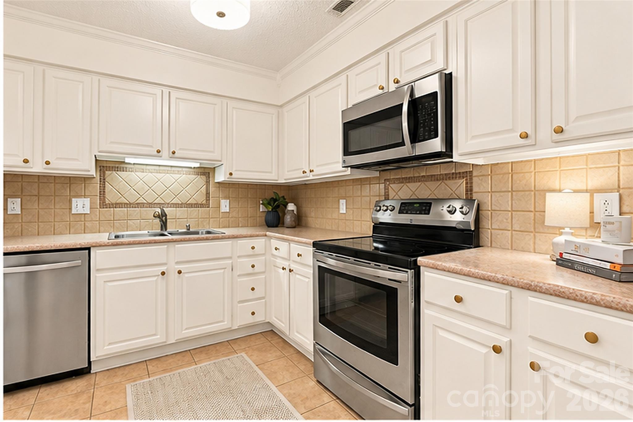 Dishwasher, stove, microwave, refrigerator, washer, and dryer included - 1051 Churchill Downs Court, Charlotte