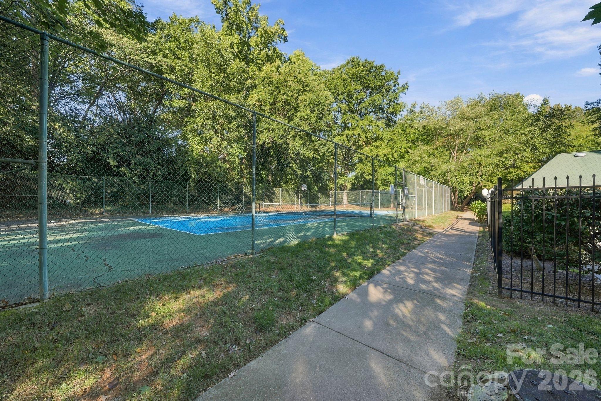 Short walk to the community tennis courts - 1051 Churchill Downs Court, Charlotte